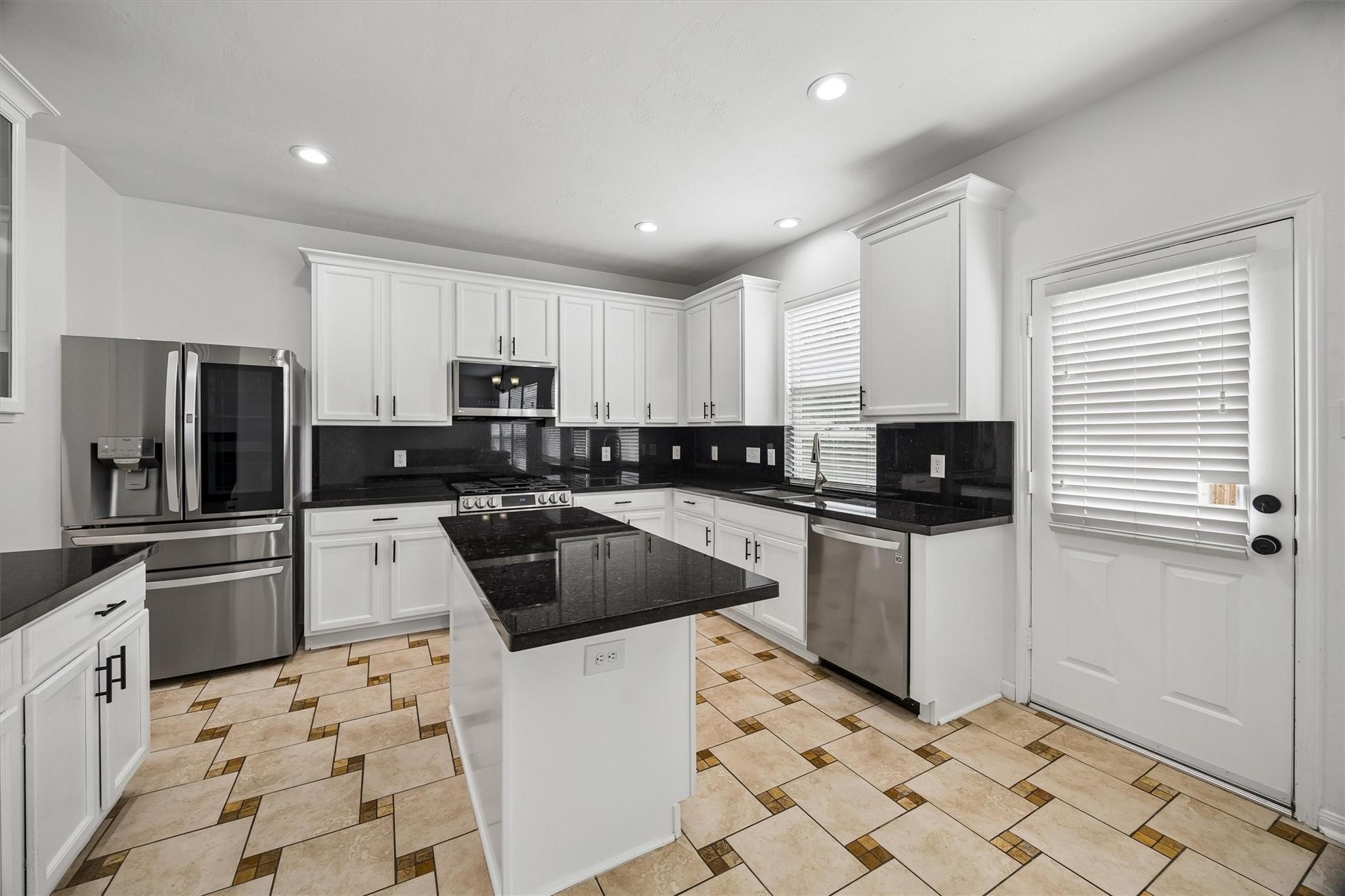 19202 Dickson Park Drive Property Photo 4