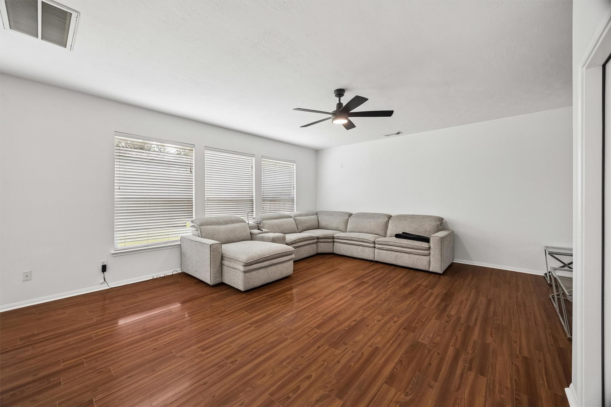 19202 Dickson Park Drive Property Photo 5