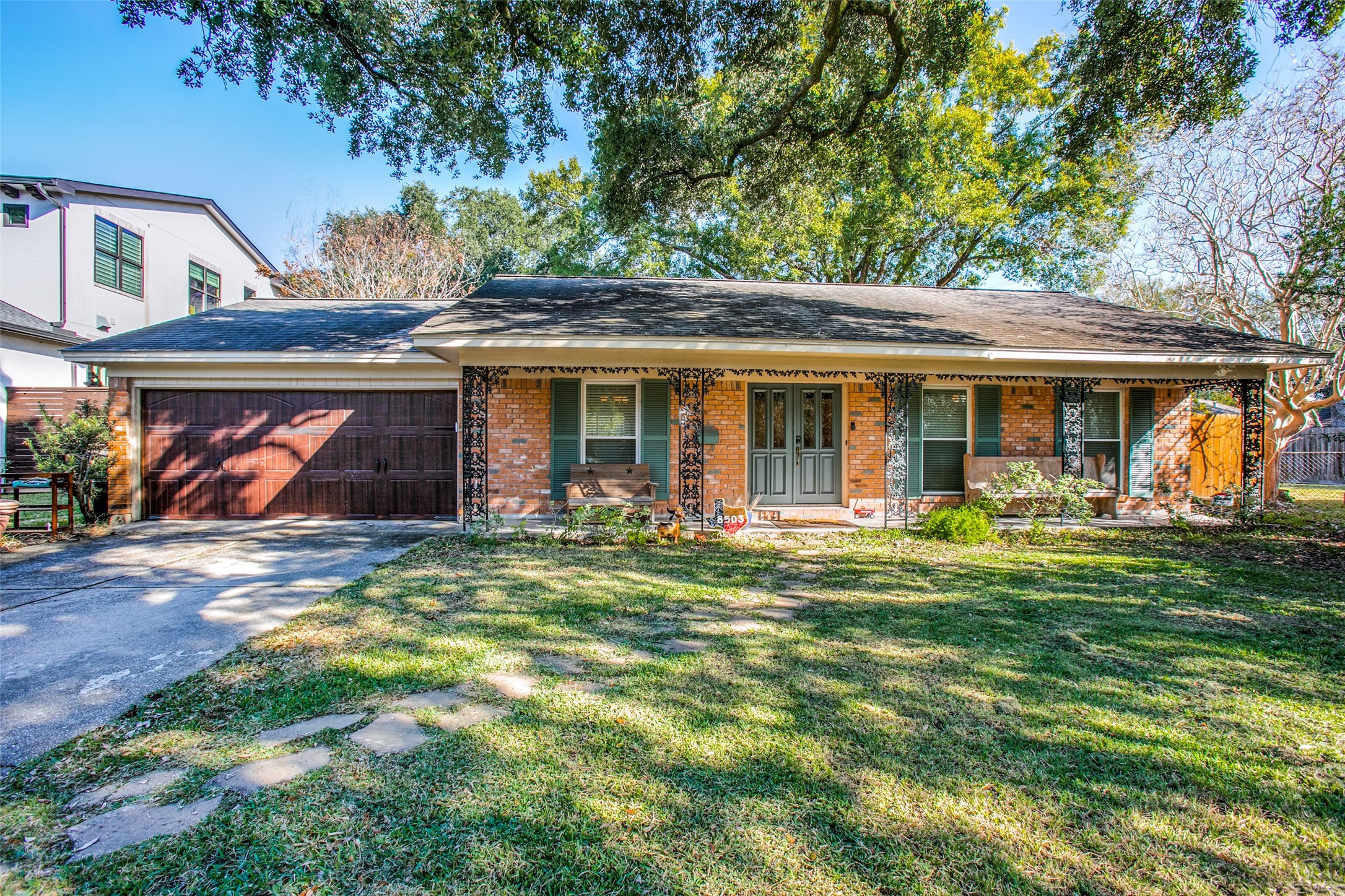 8503 Manhattan Drive Property Photo 2