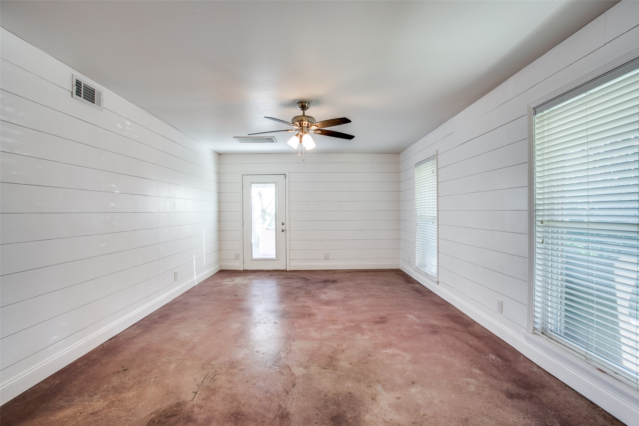 8503 Manhattan Drive Property Photo 6