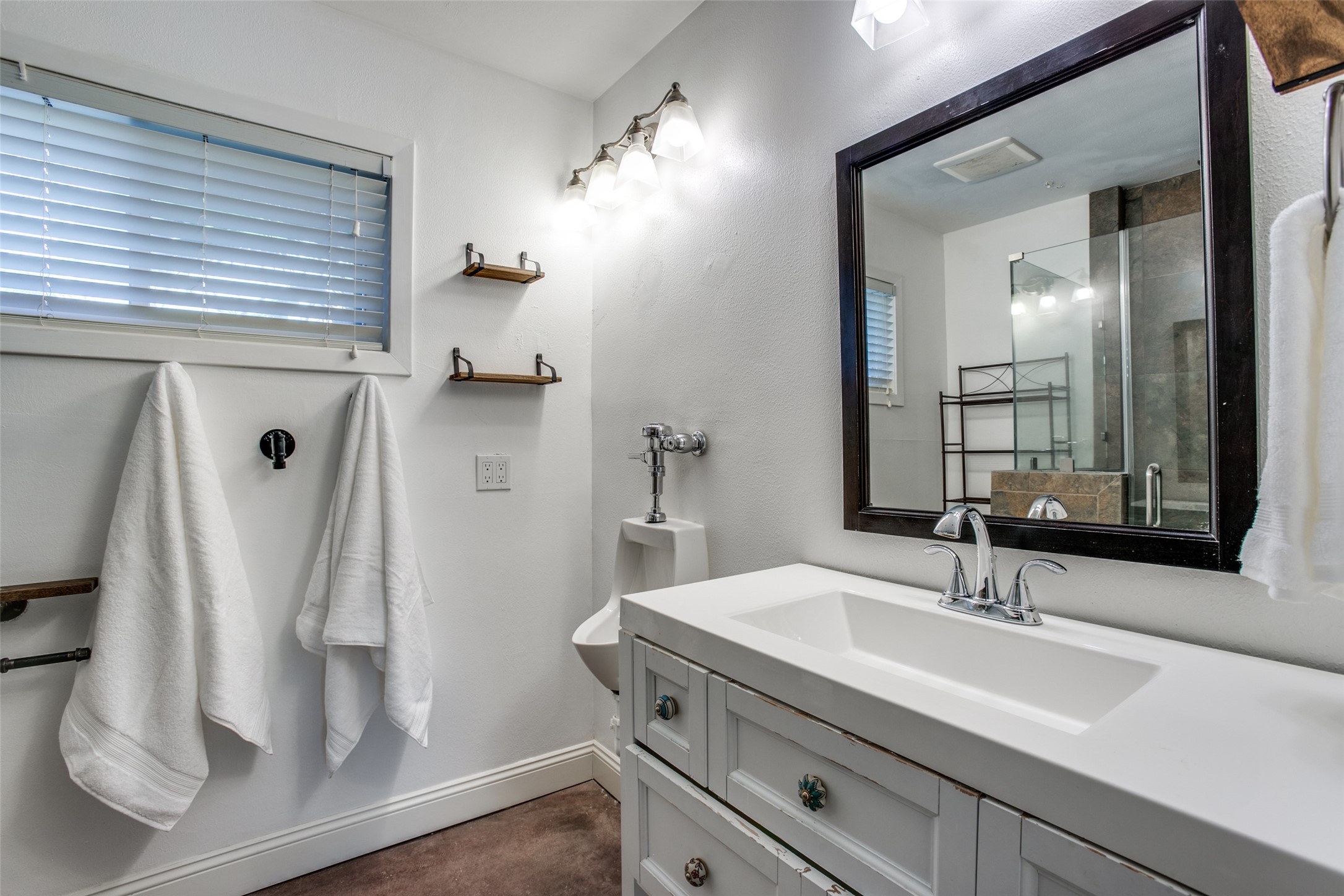 8503 Manhattan Drive Property Photo 32