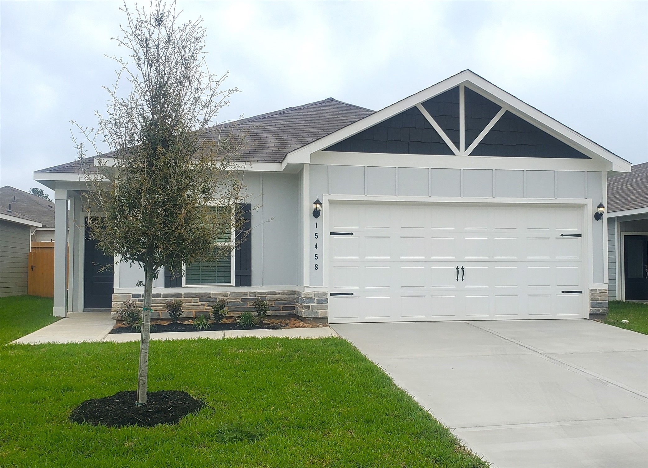 15458 Maple Terrace Drive Property Photo