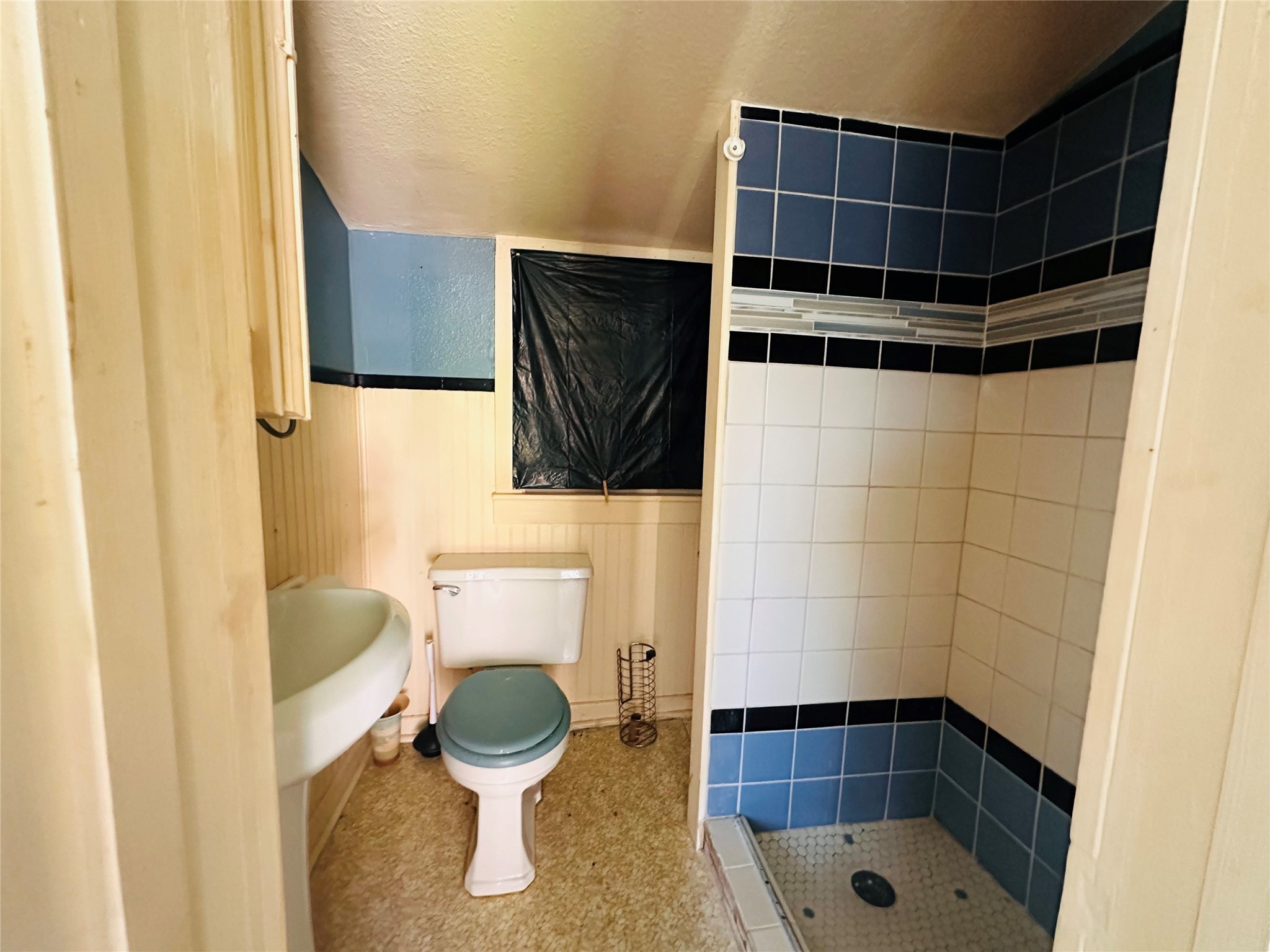 1002 Hopkins Street Property Photo 31
