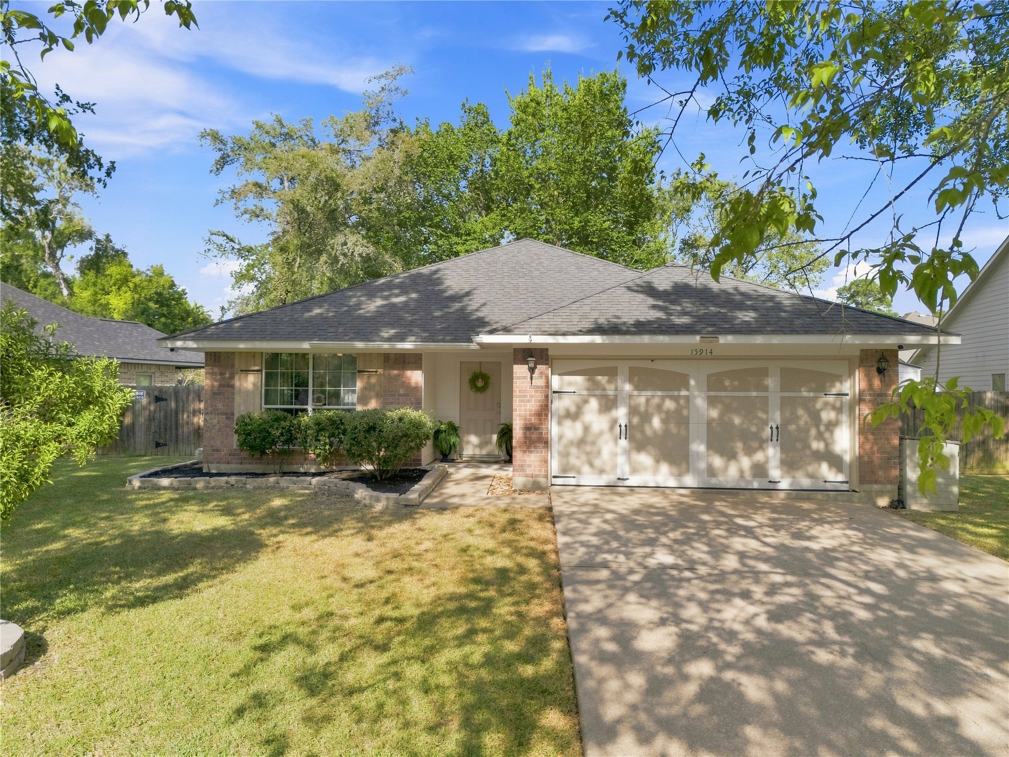 15914 Castaway Court Property Photo 6