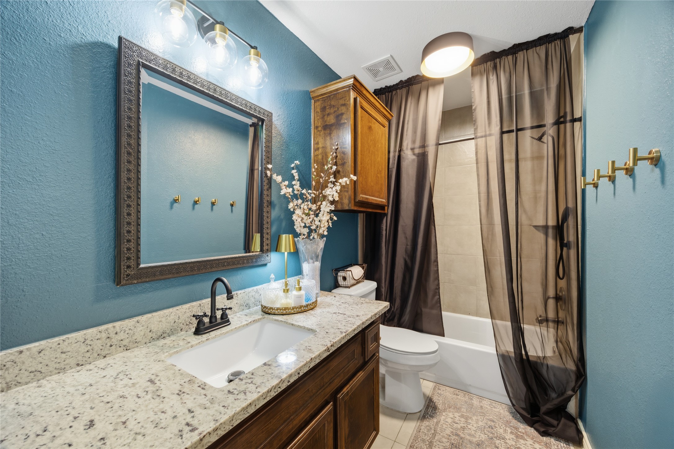 15914 Castaway Court Property Photo 23