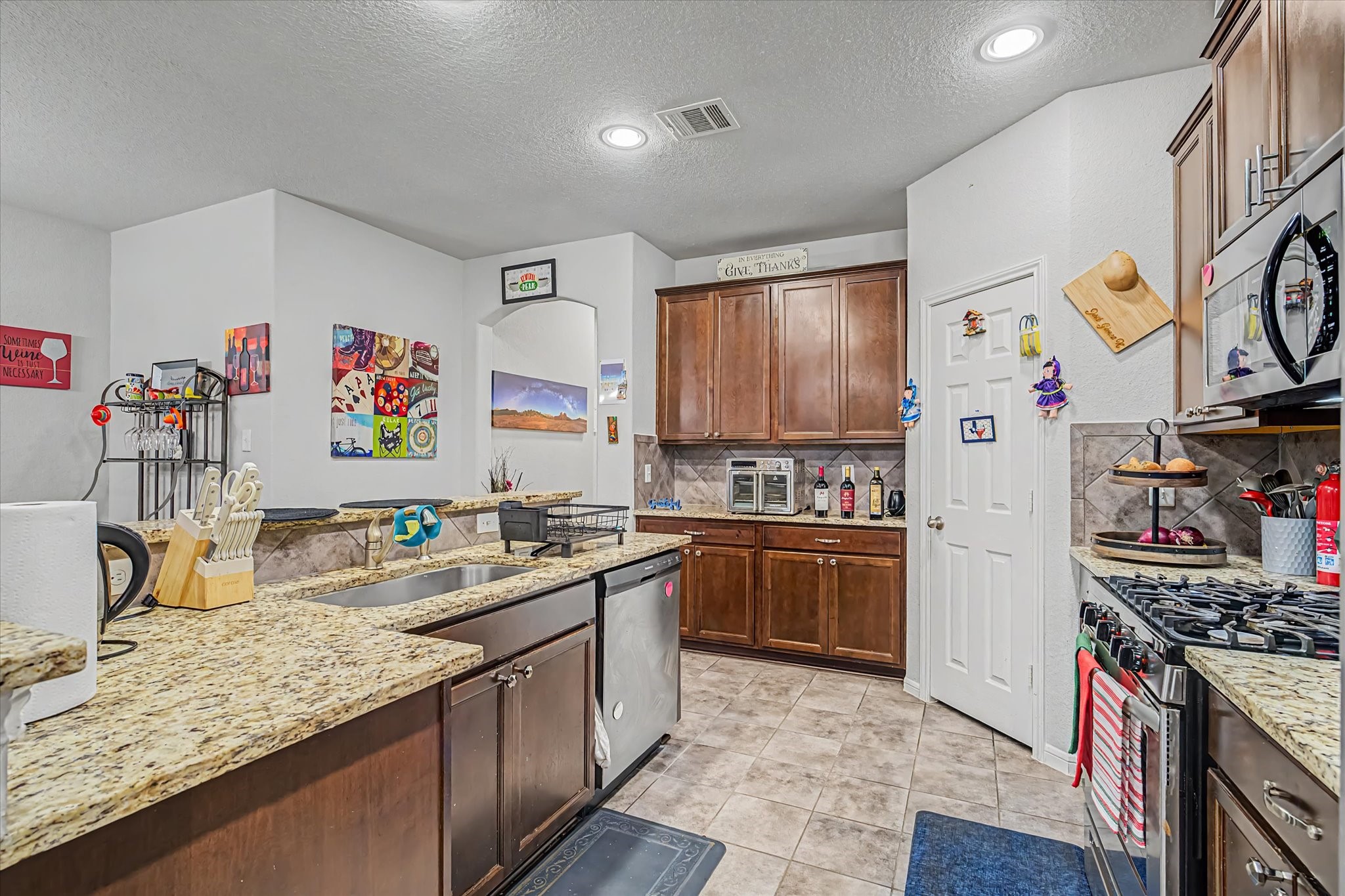 16534 Twinwalker Drive Property Photo 6