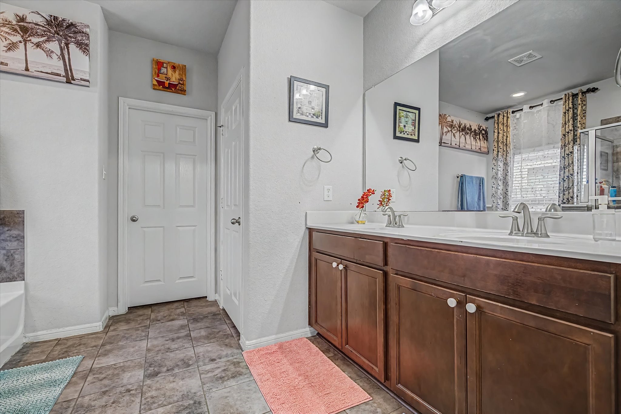 16534 Twinwalker Drive Property Photo 12