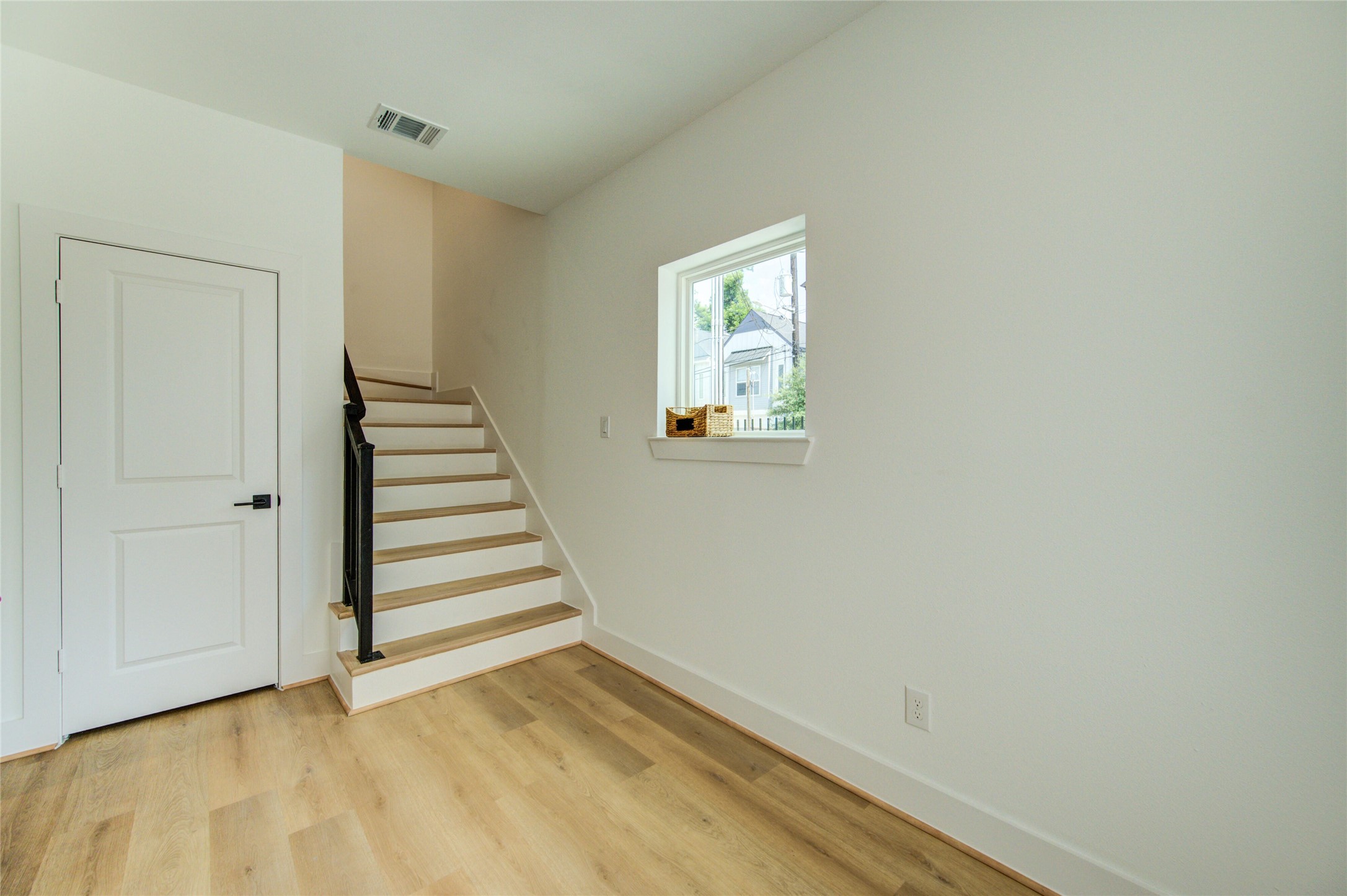 4035 Buck Street Property Photo 7