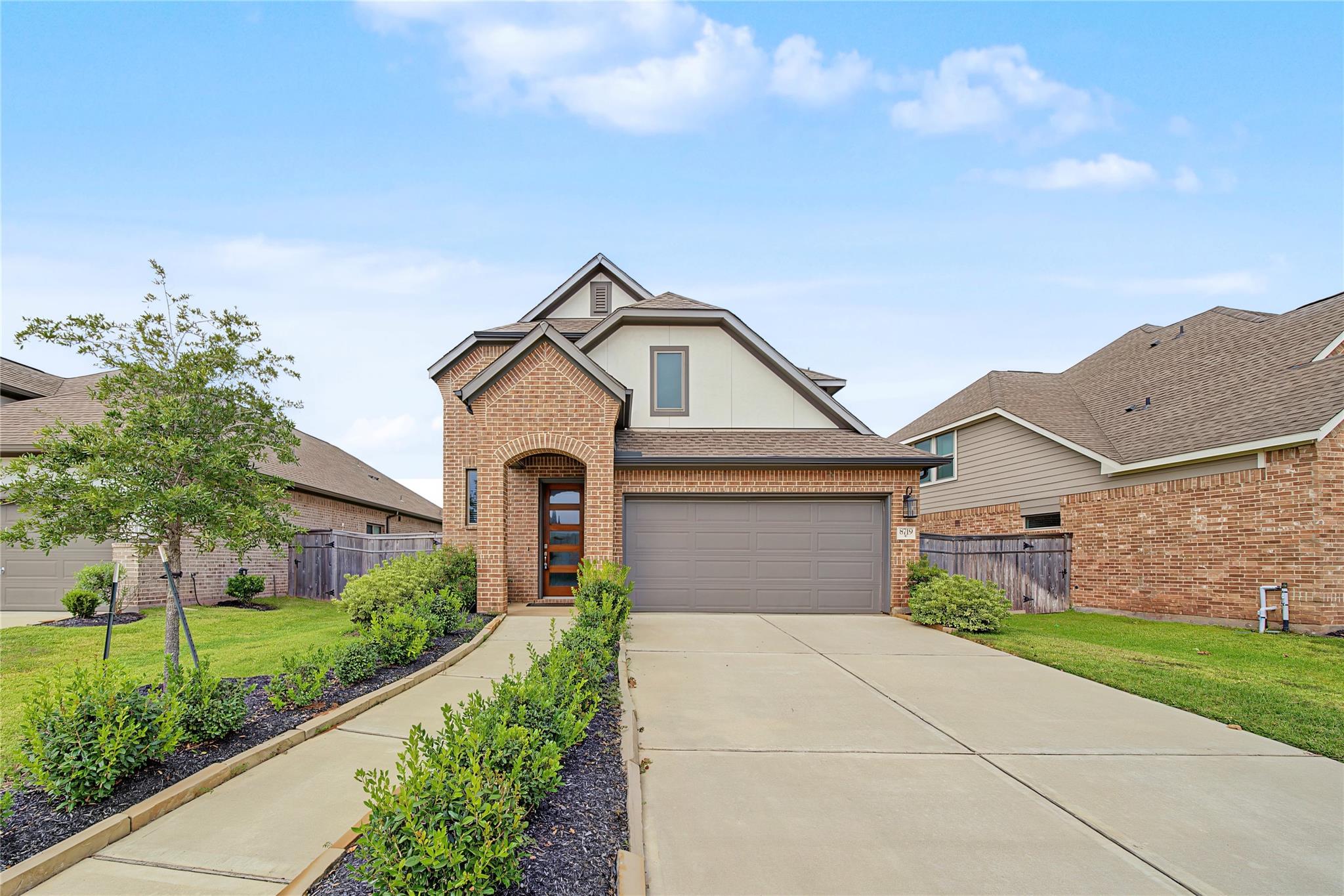 8719 Arbor Trail Drive, Missouri City Tx 77459 Property Photo 2