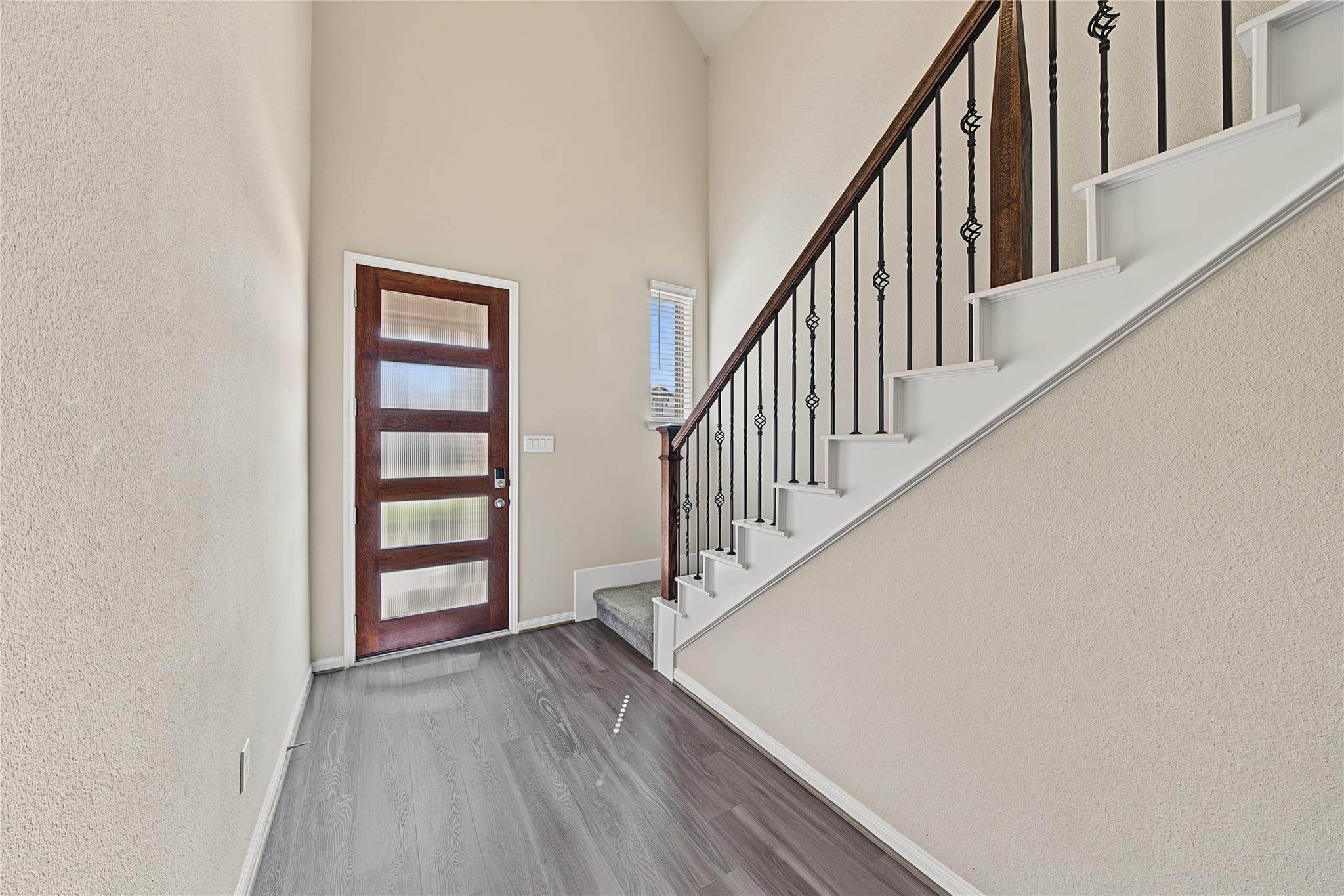 8719 Arbor Trail Drive Property Photo 5