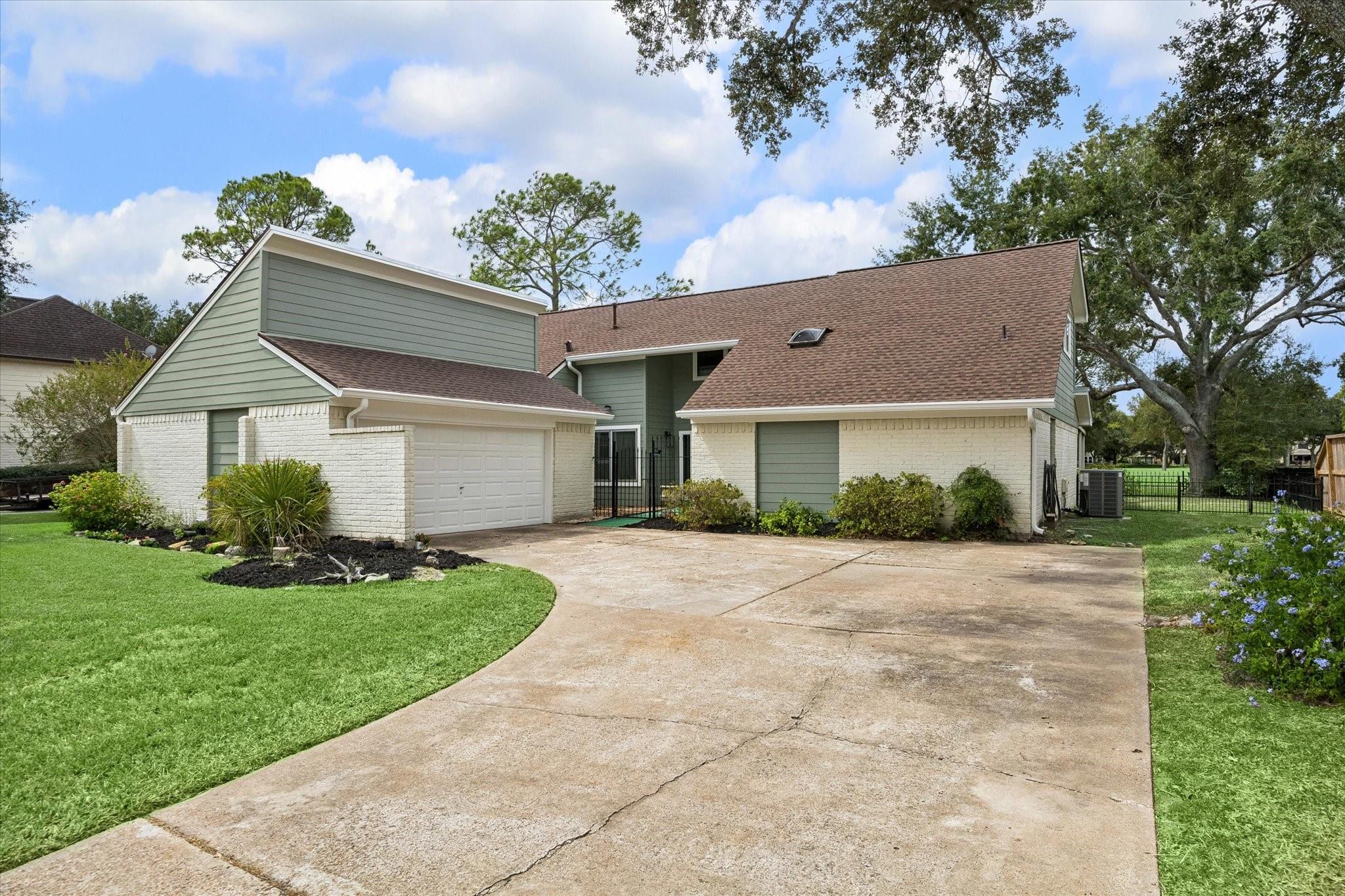 2218 Green Tee Drive Drive, Pearland Tx 77581 Property Photo 2