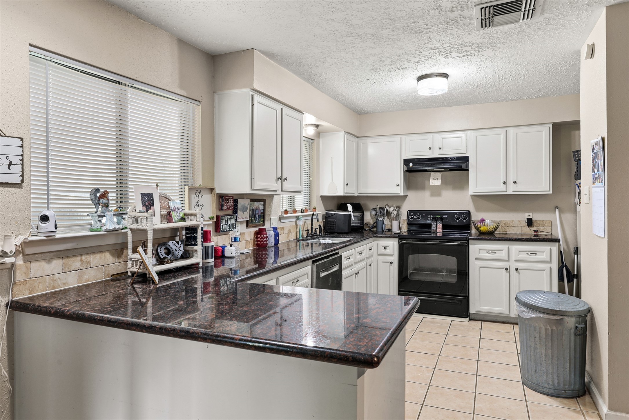 9838 Rocky Hollow Road Property Photo 4