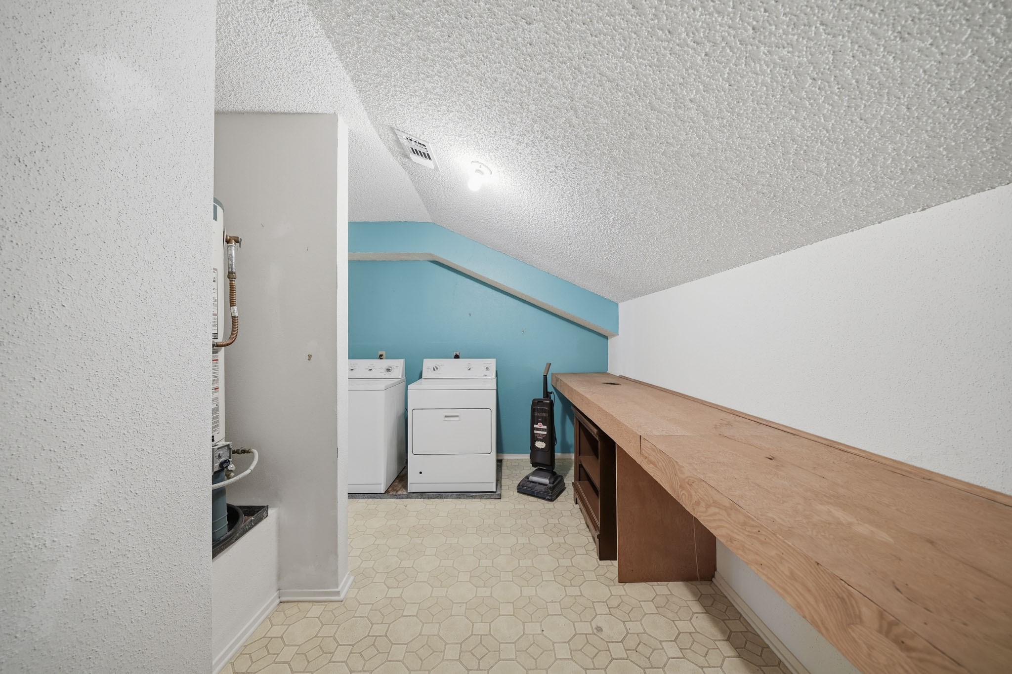 1802 Foxlake Drive Property Photo 11