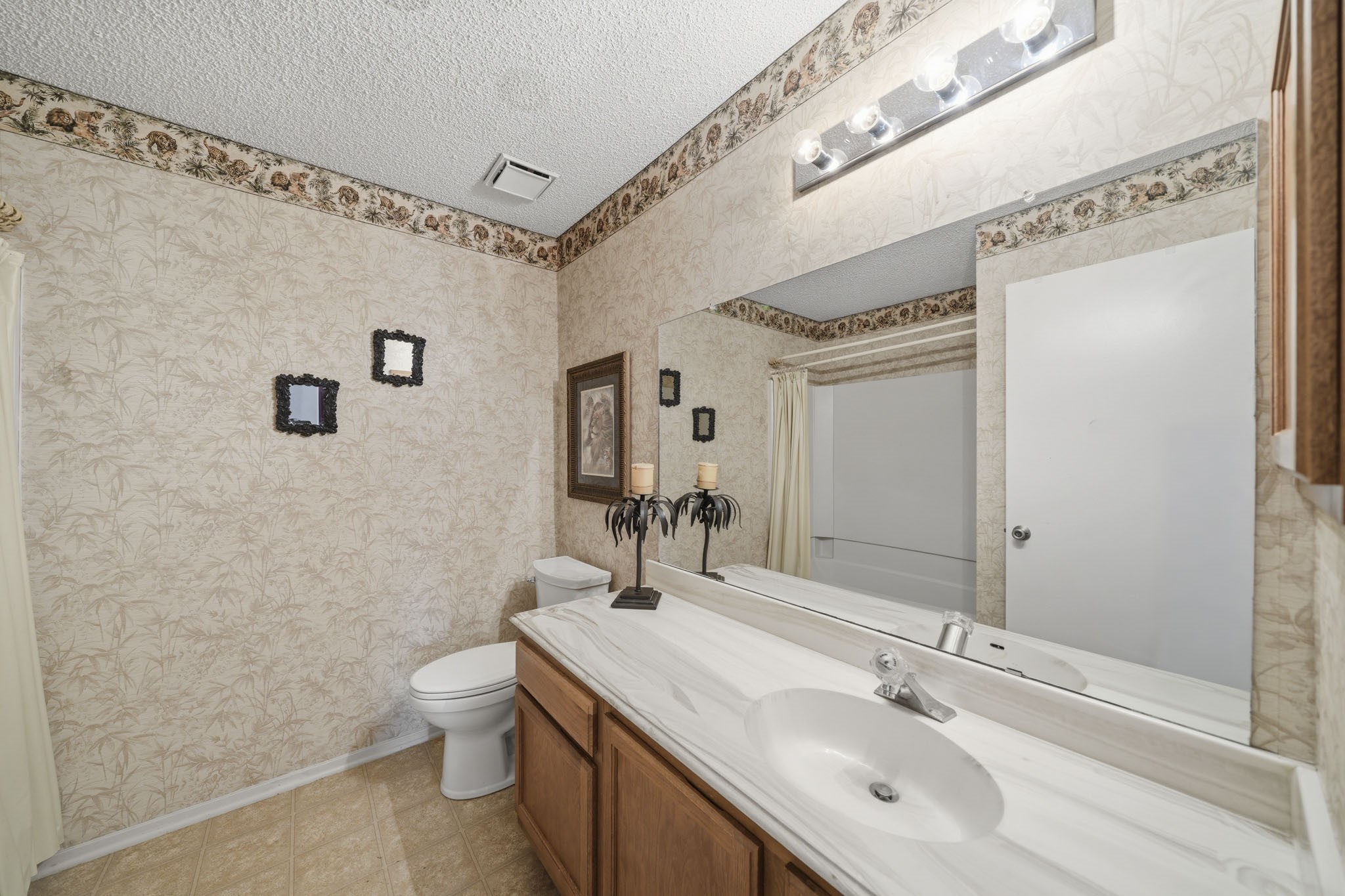1802 Foxlake Drive Property Photo 12