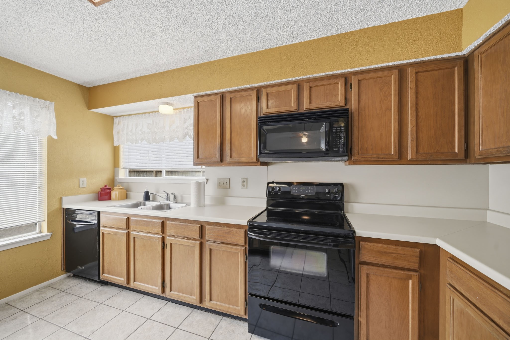 1802 Foxlake Drive Property Photo 34