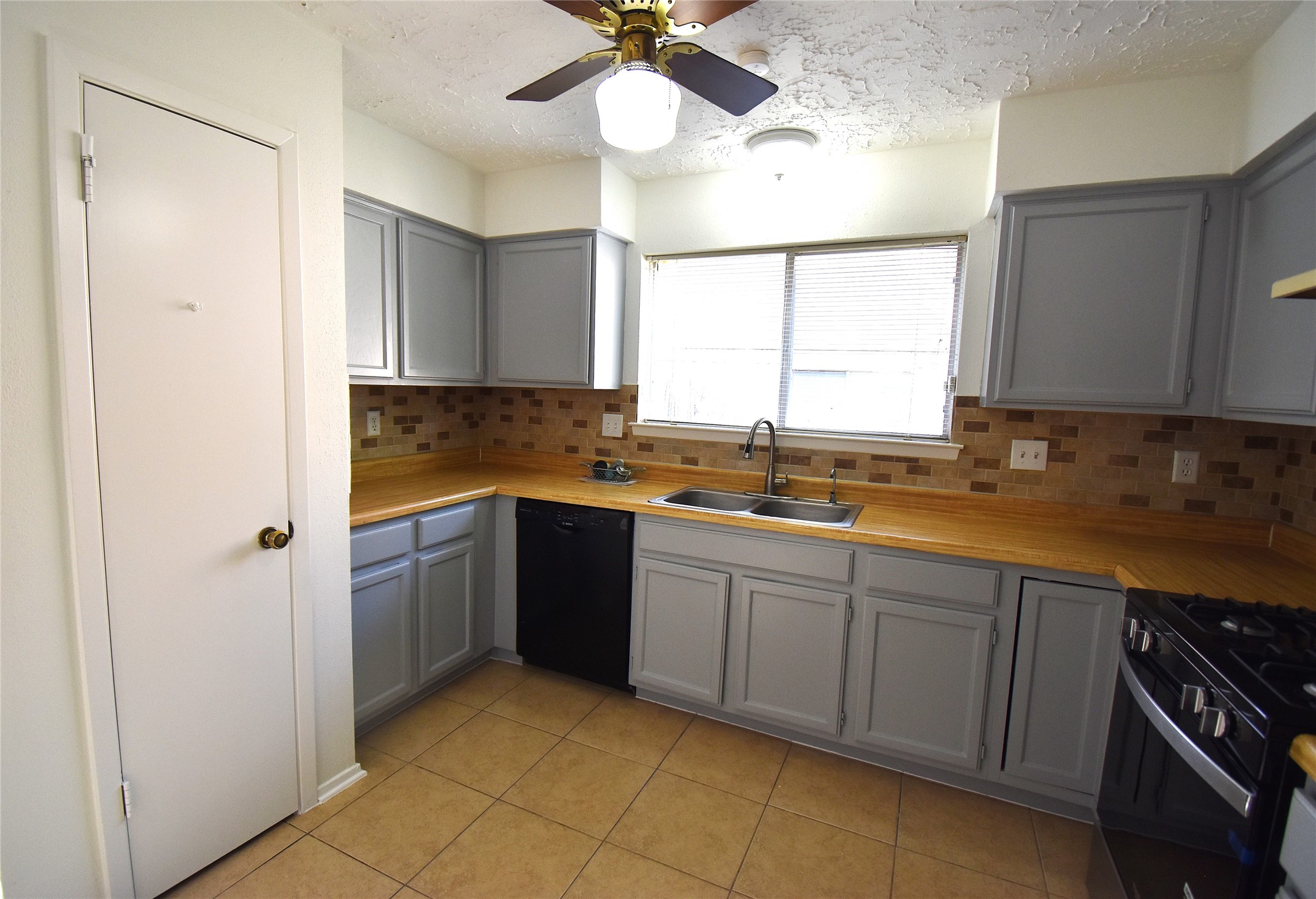 8006 Marisol Drive Property Photo 10