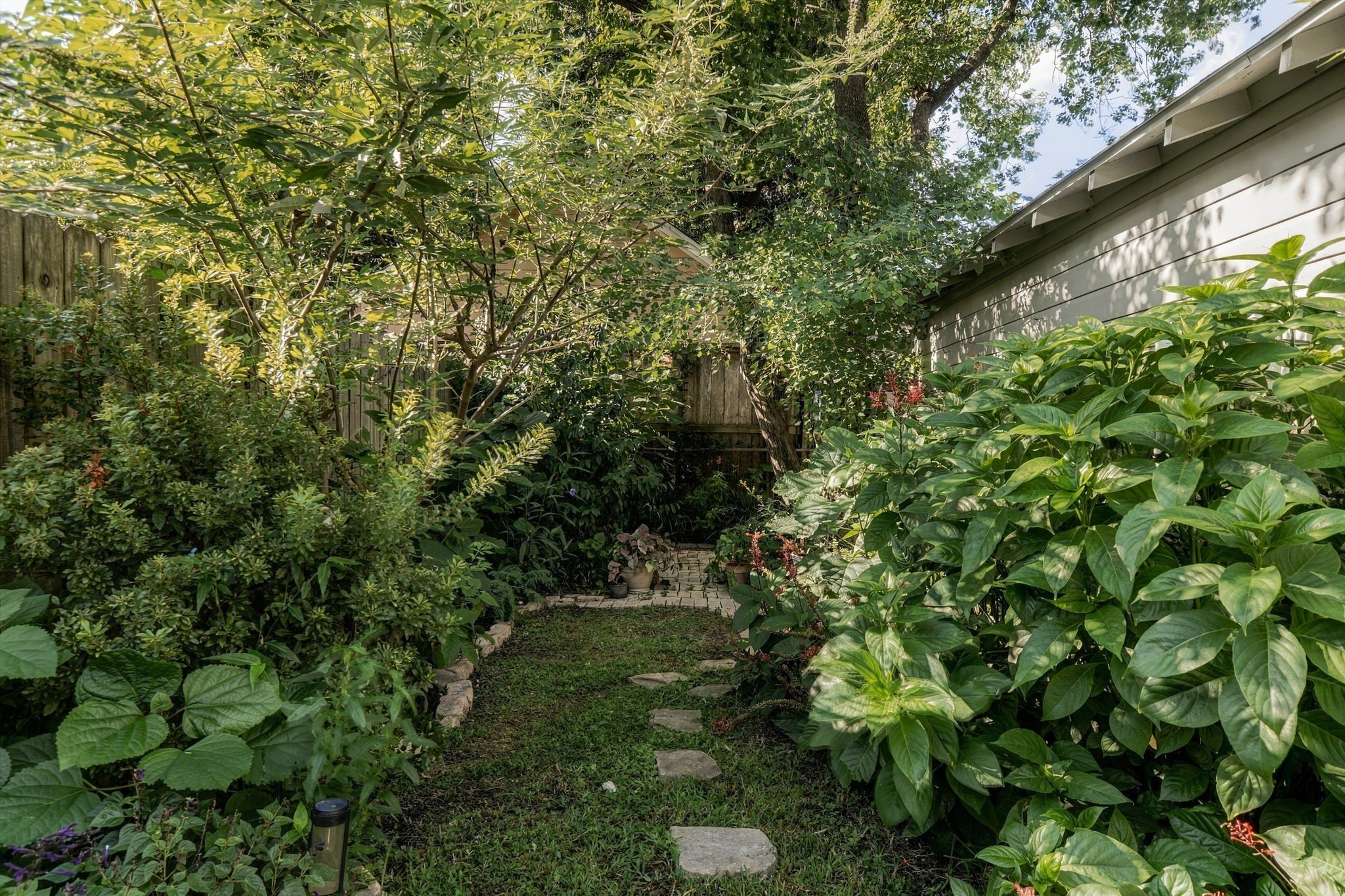 1039 Louise Street Property Photo 33