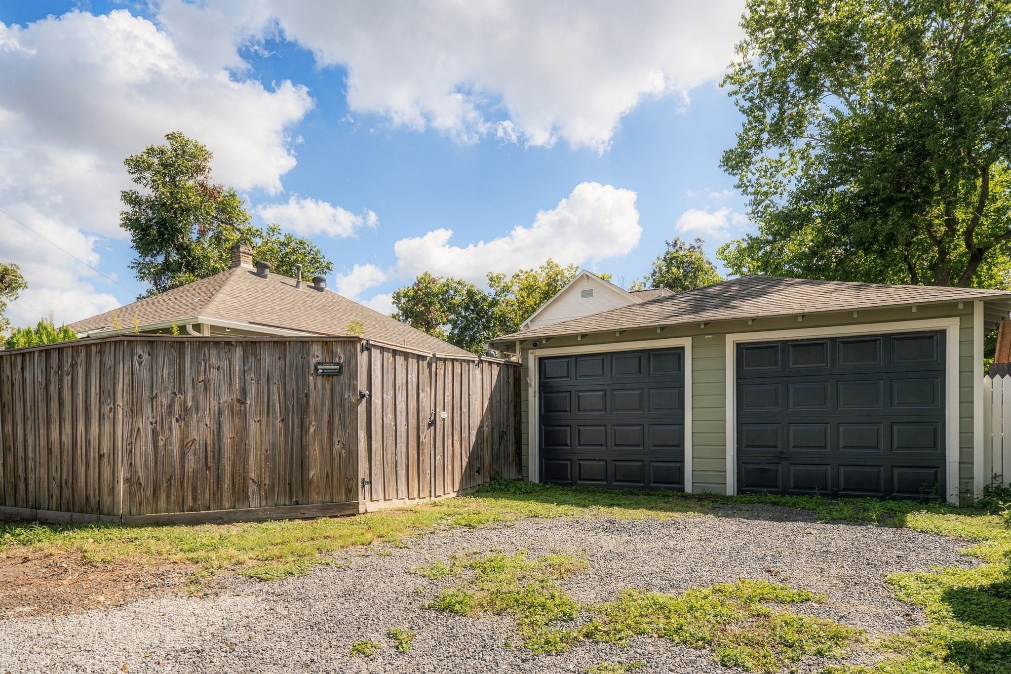 1039 Louise Street Property Photo 35