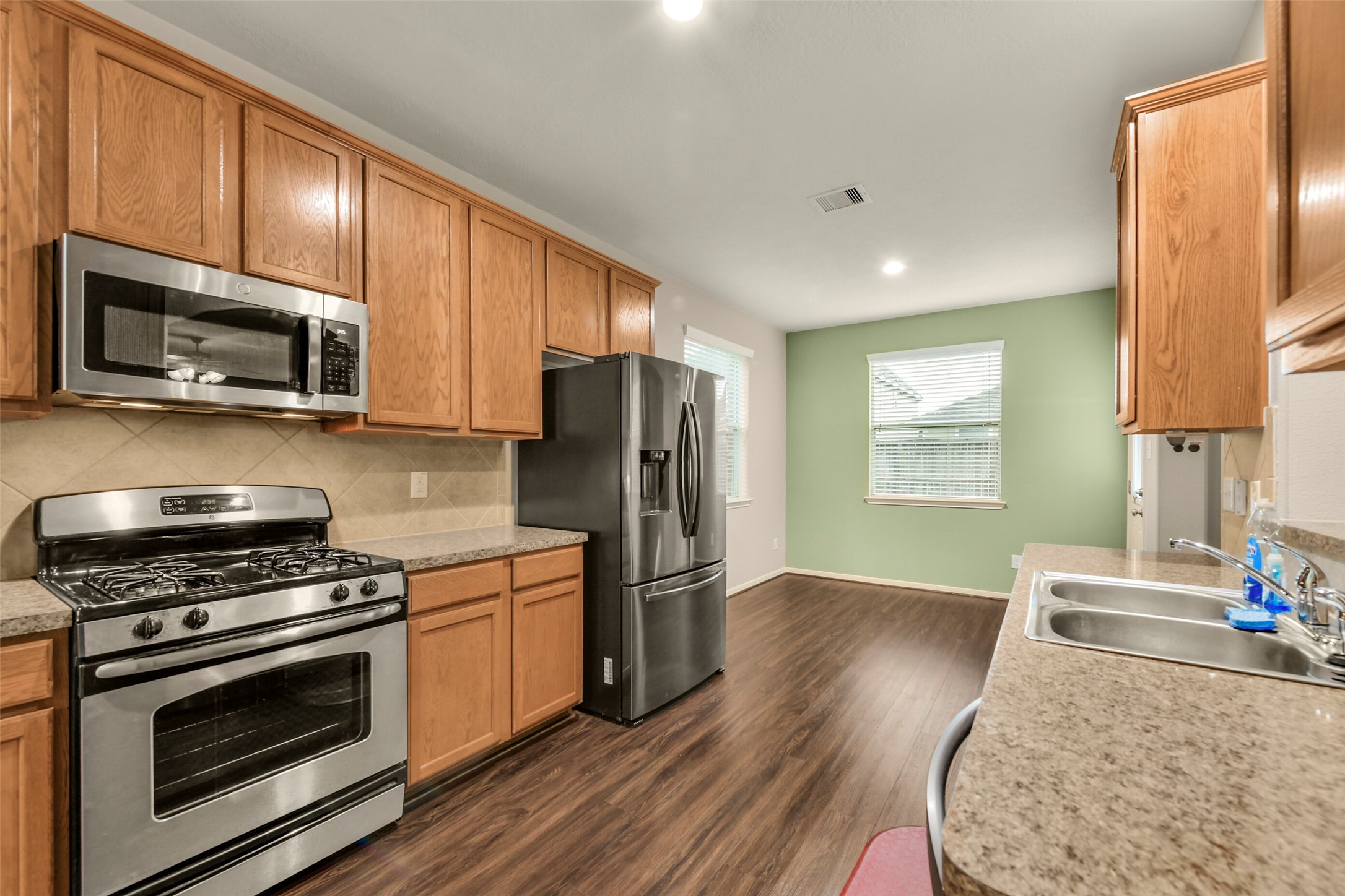 4602 E Meadow Drive Property Photo 8