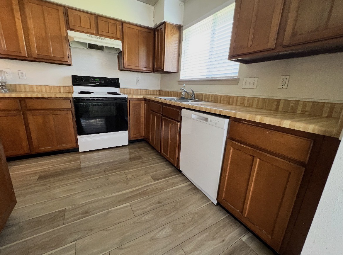 17010 Sunview Court Property Photo 5