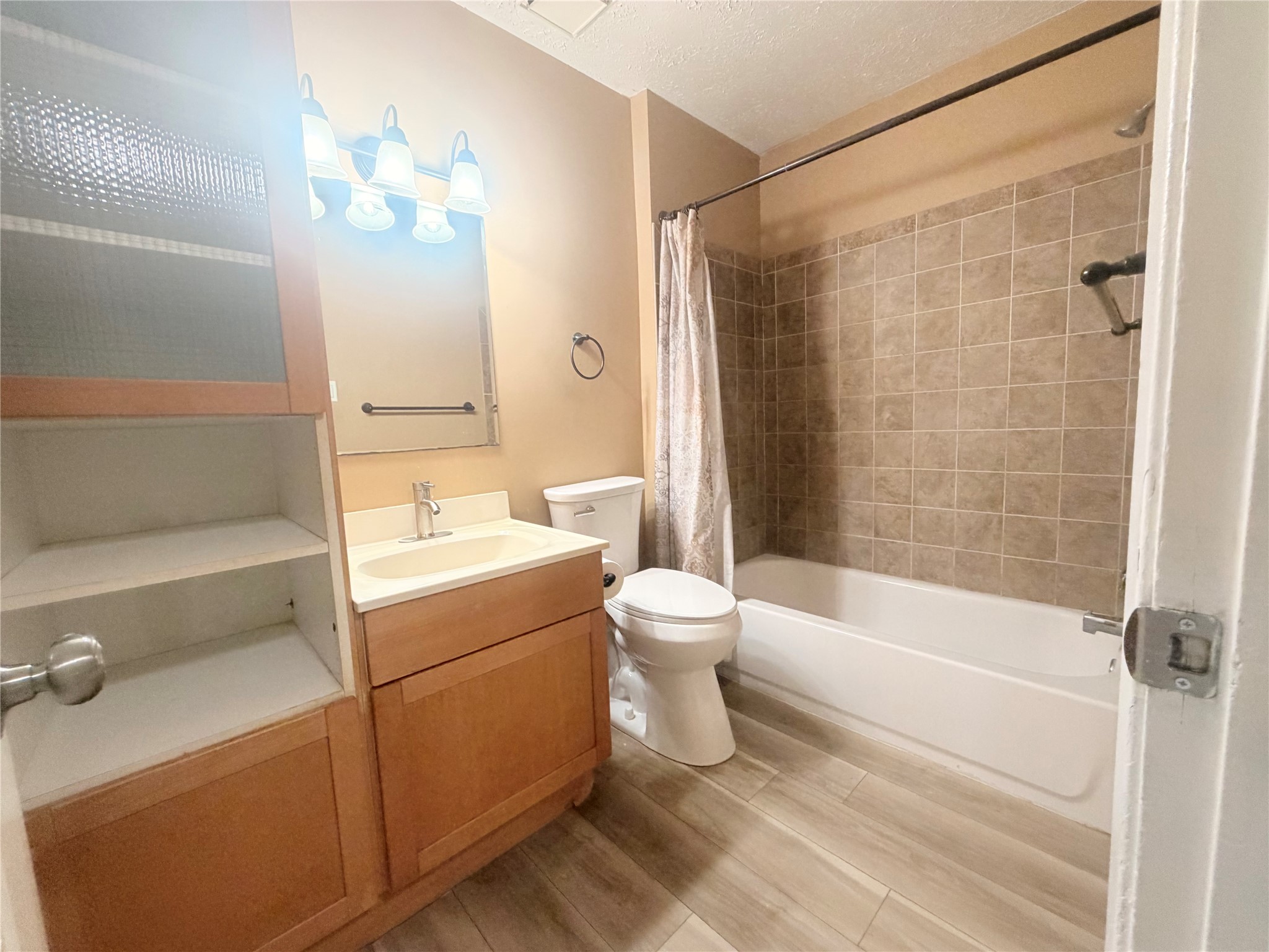 17010 Sunview Court Property Photo 8