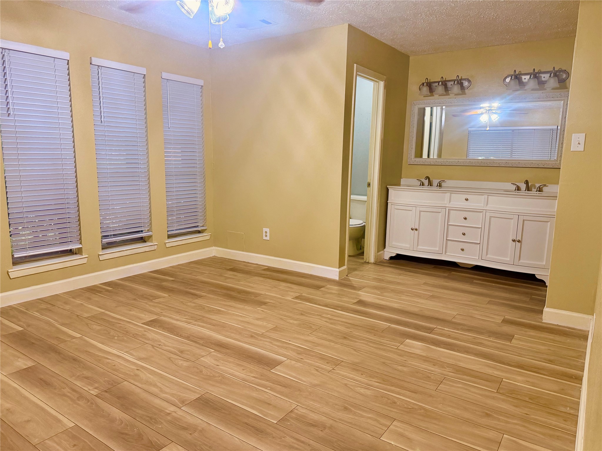 17010 Sunview Court Property Photo 11