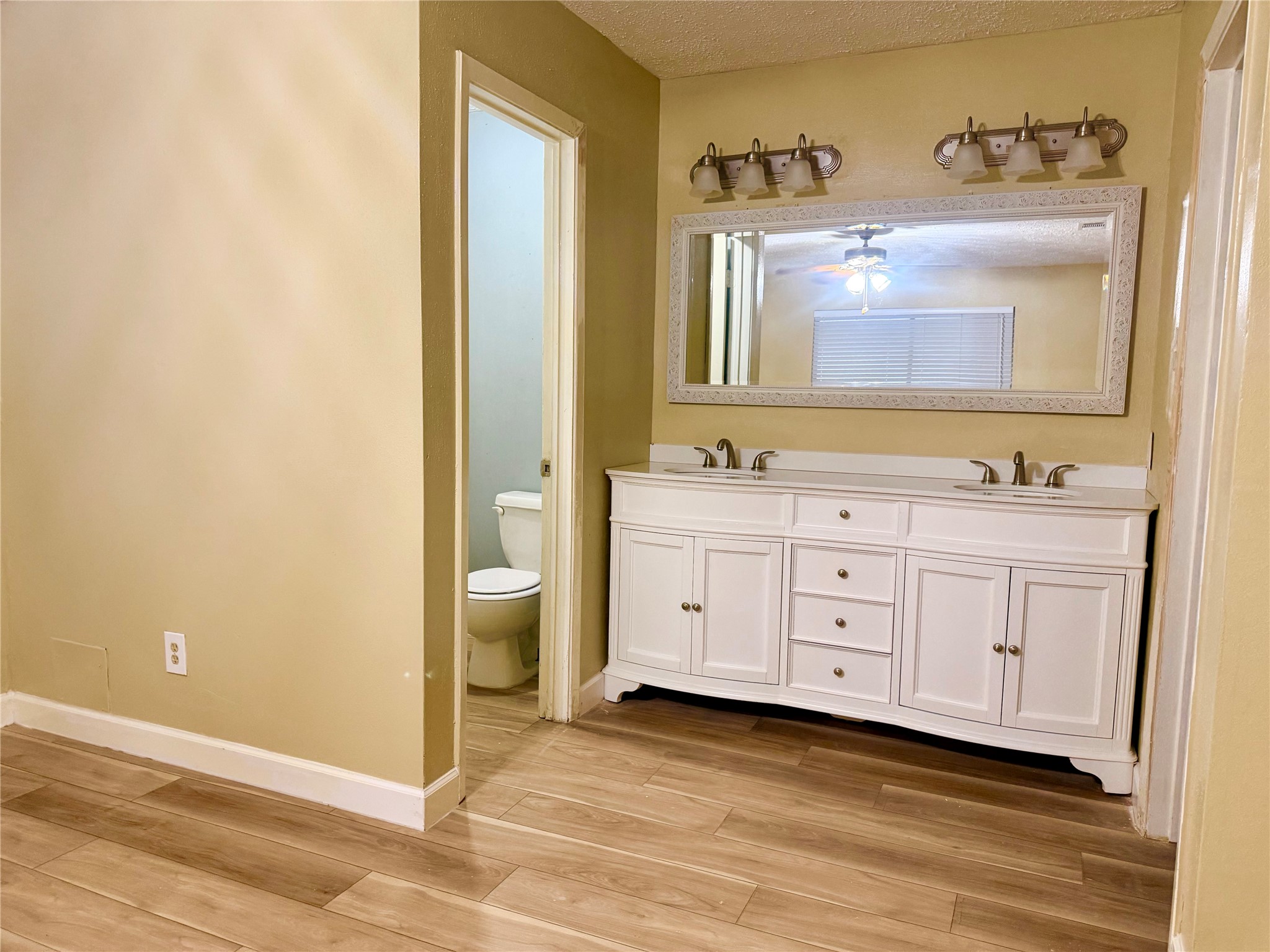 17010 Sunview Court Property Photo 12