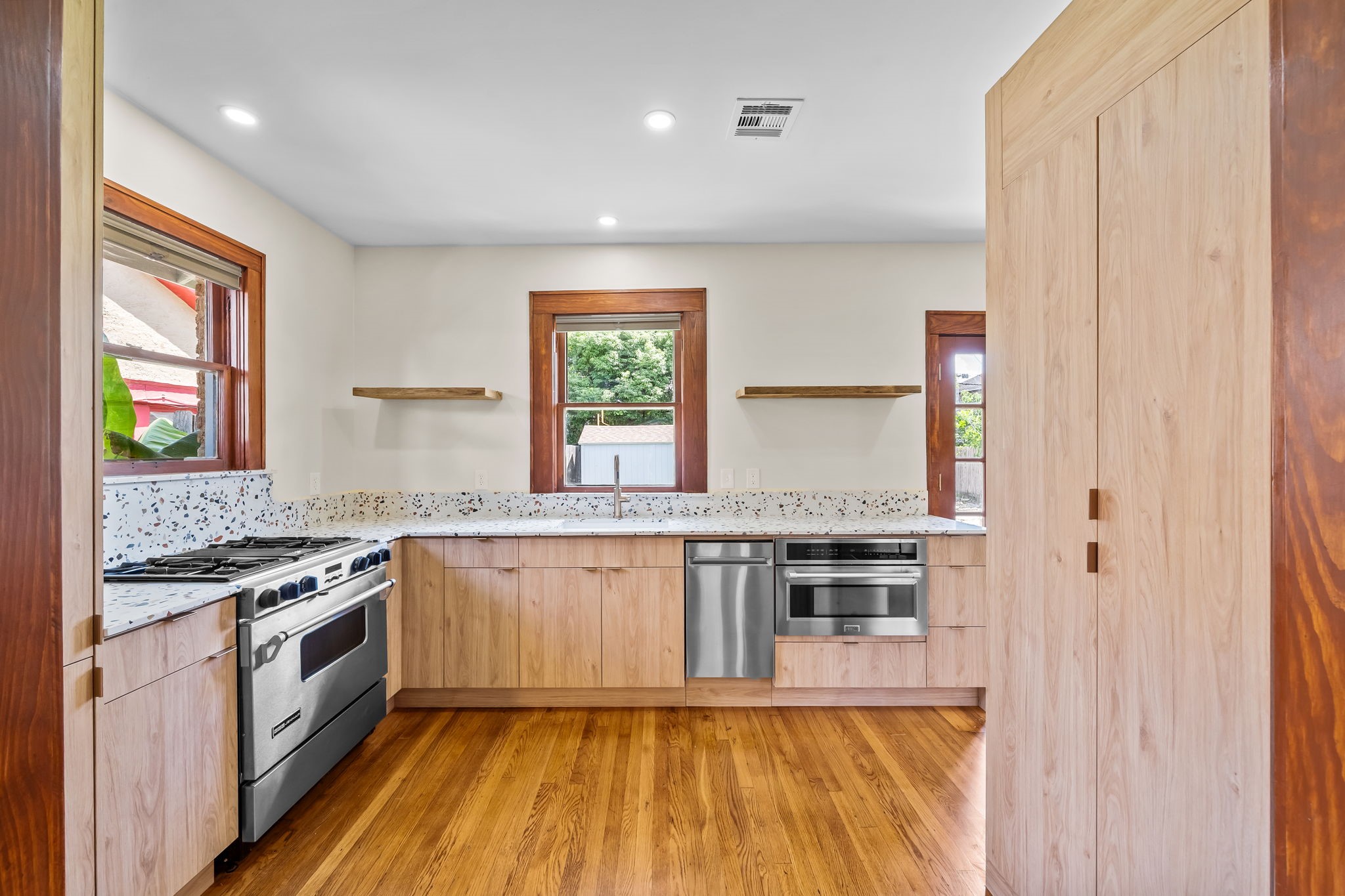 1429 Munger Street Property Photo 11