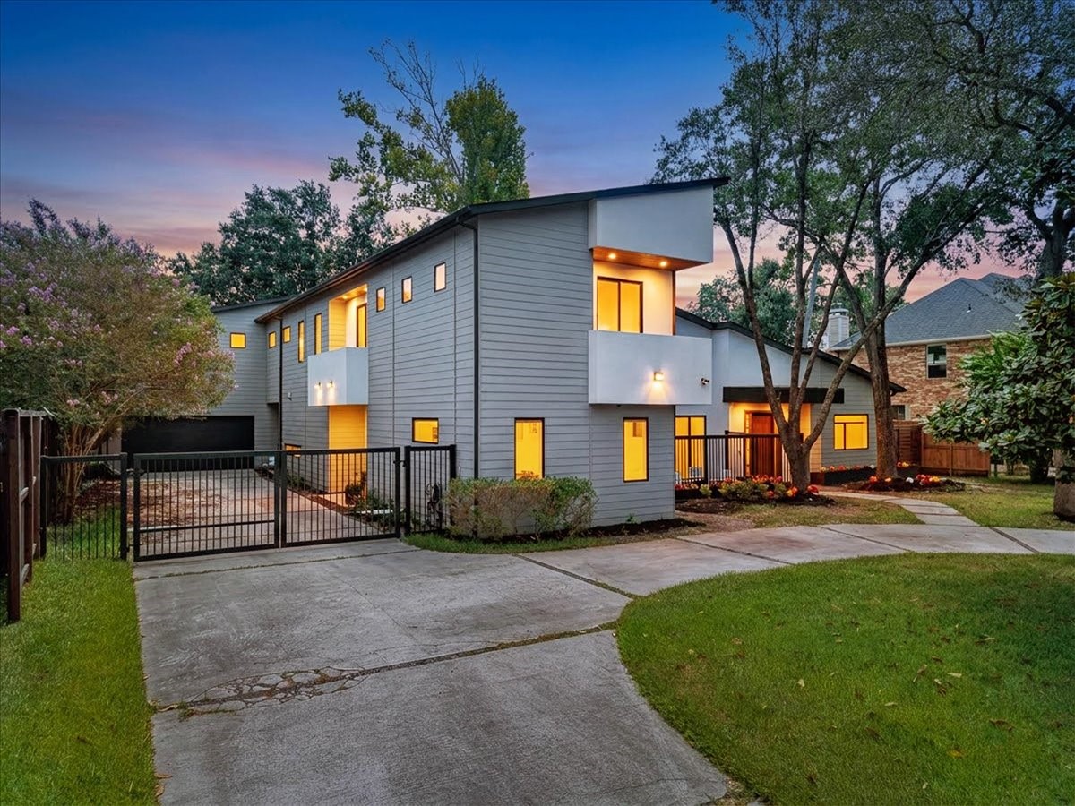 1418 Huge Oaks Property Photo 1