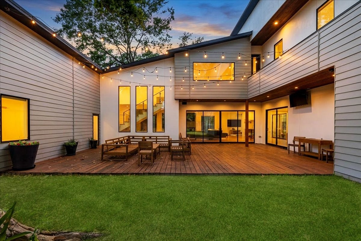 1418 Huge Oaks Property Photo 3