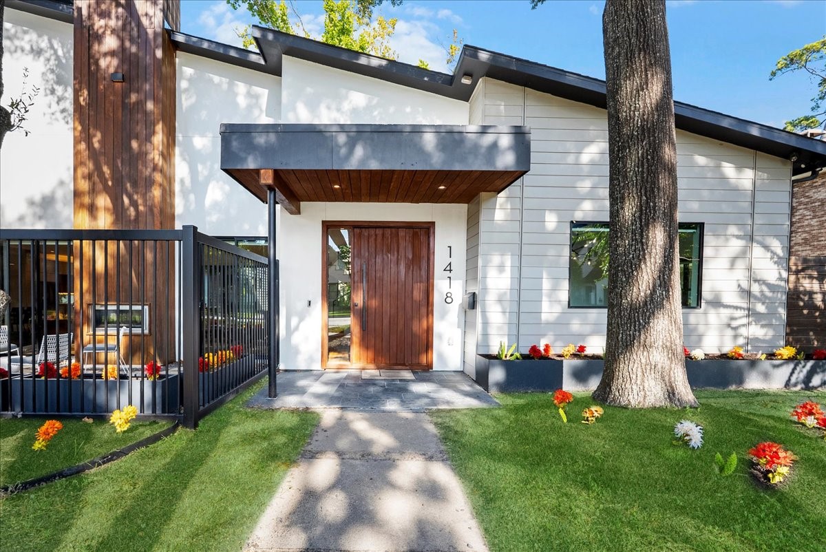 1418 Huge Oaks Property Photo 4