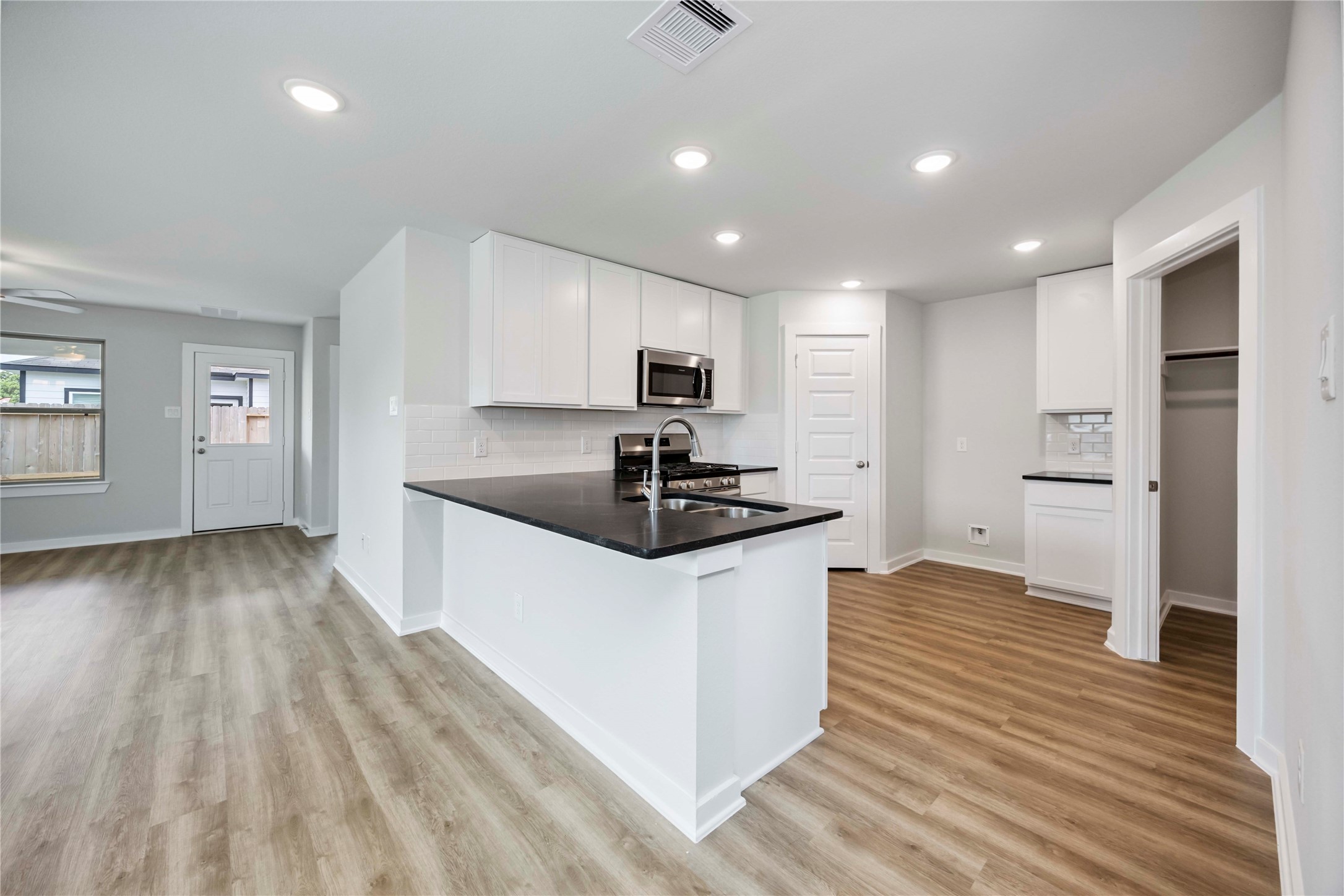 1200 Haverford Lane Property Photo 9