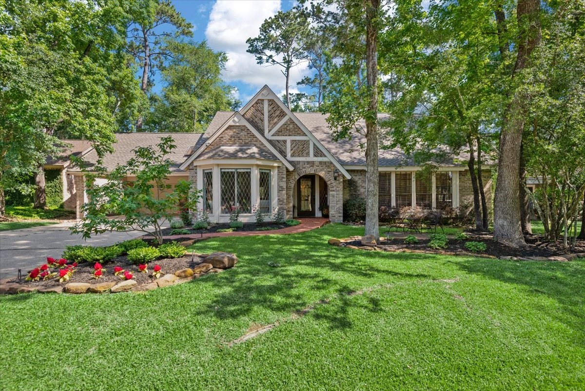 10 Cape Chestnut Drive Property Photo 1