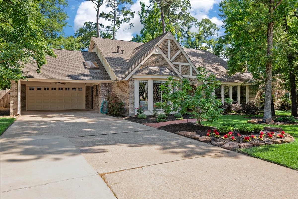 10 Cape Chestnut Drive Property Photo 2
