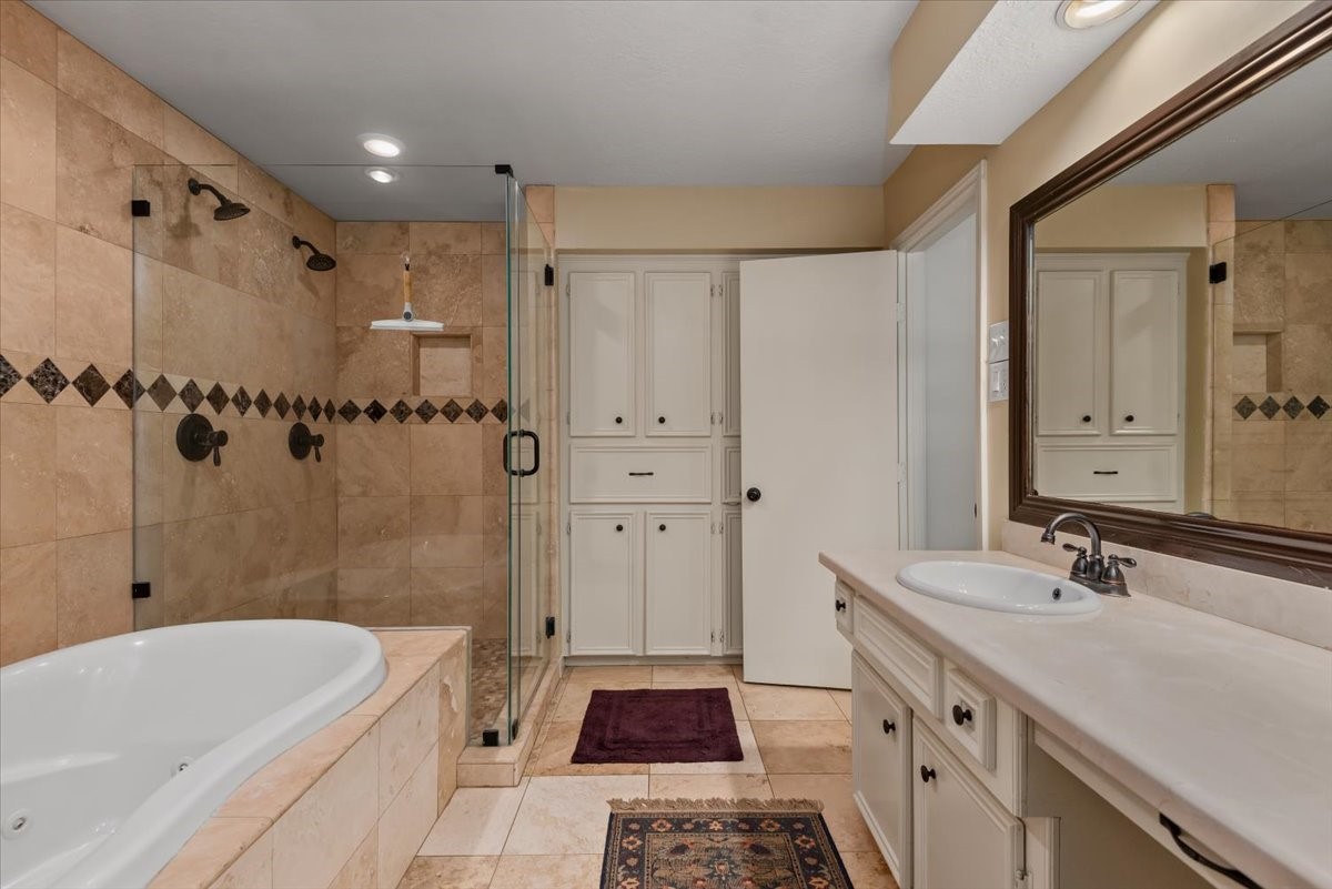 10 Cape Chestnut Drive Property Photo 12