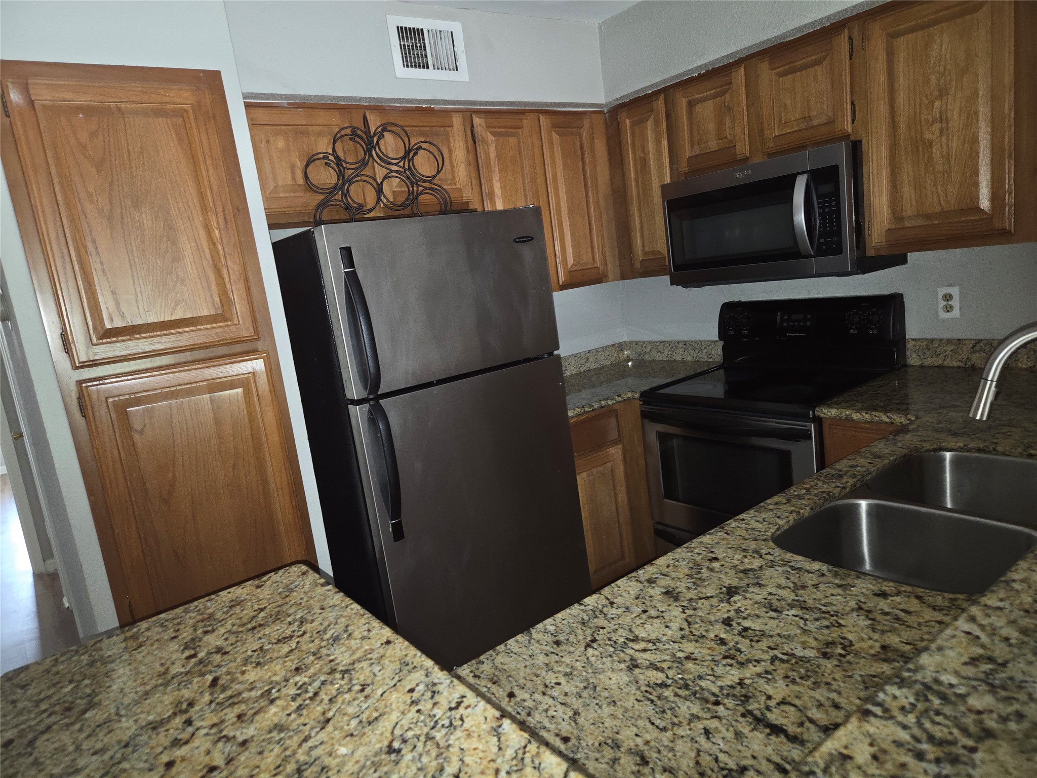 2425 Holly Hall Street 107 Property Photo 8