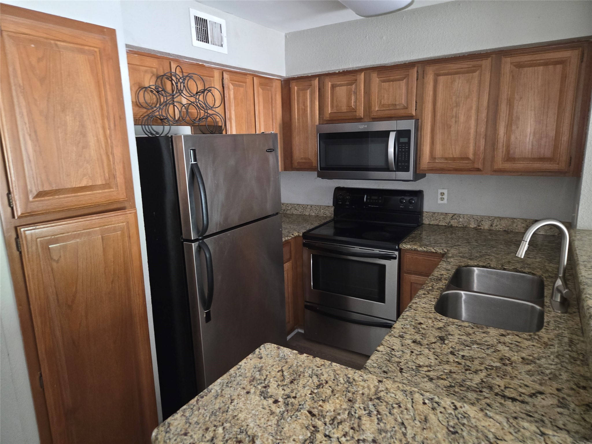 2425 Holly Hall Street 107 Property Photo 14