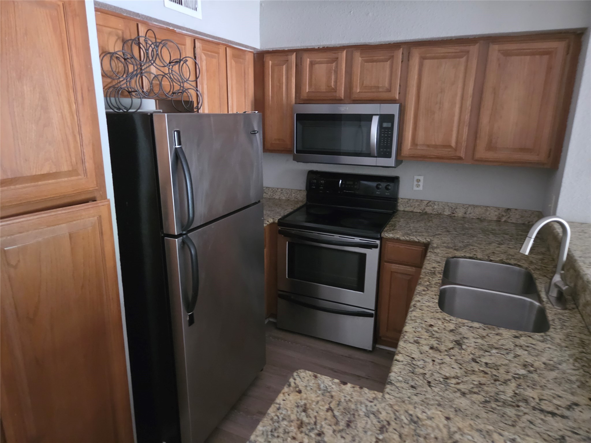 2425 Holly Hall Street 107 Property Photo 15