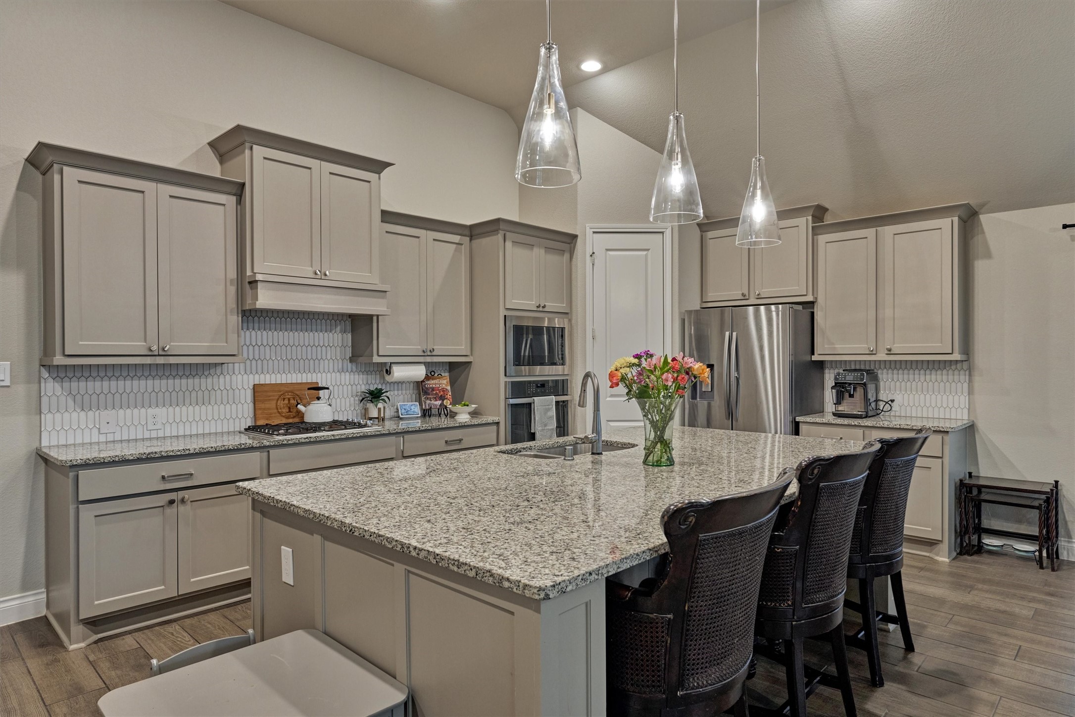 4097 Emerson Cove Drive Property Photo 12