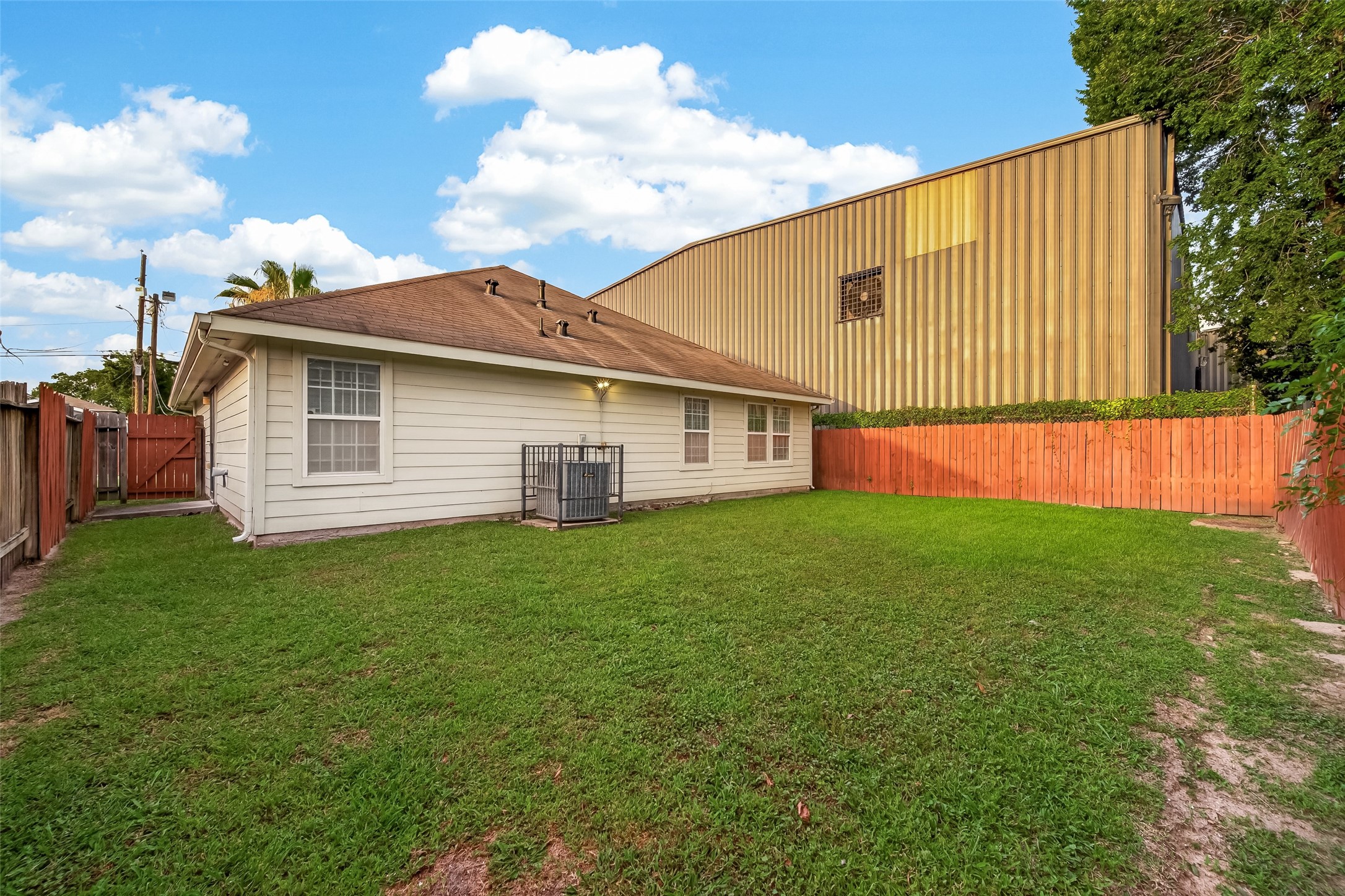 3710 Mcgowen Street Property Photo 29
