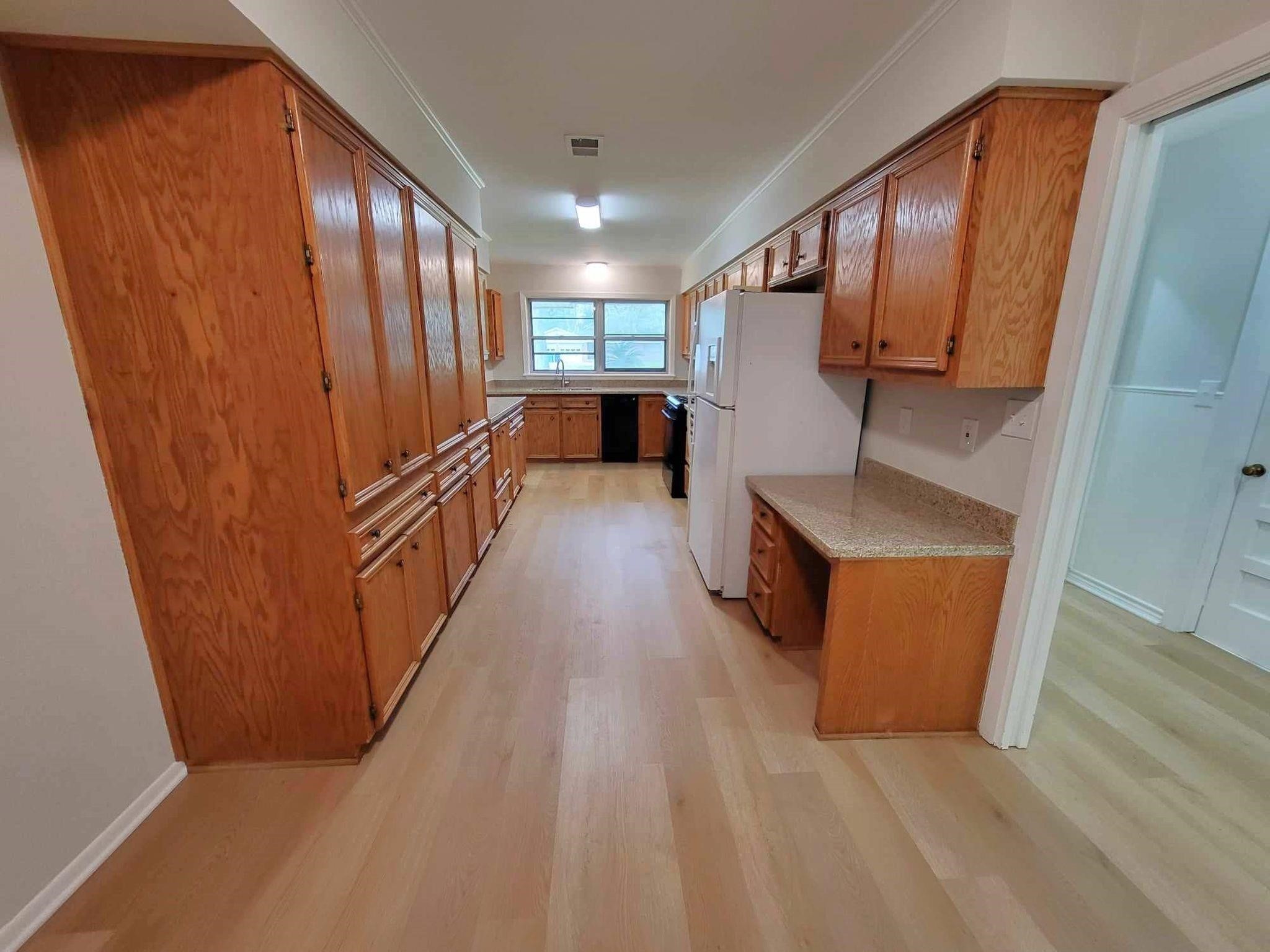 706 Maple St Property Photo 9