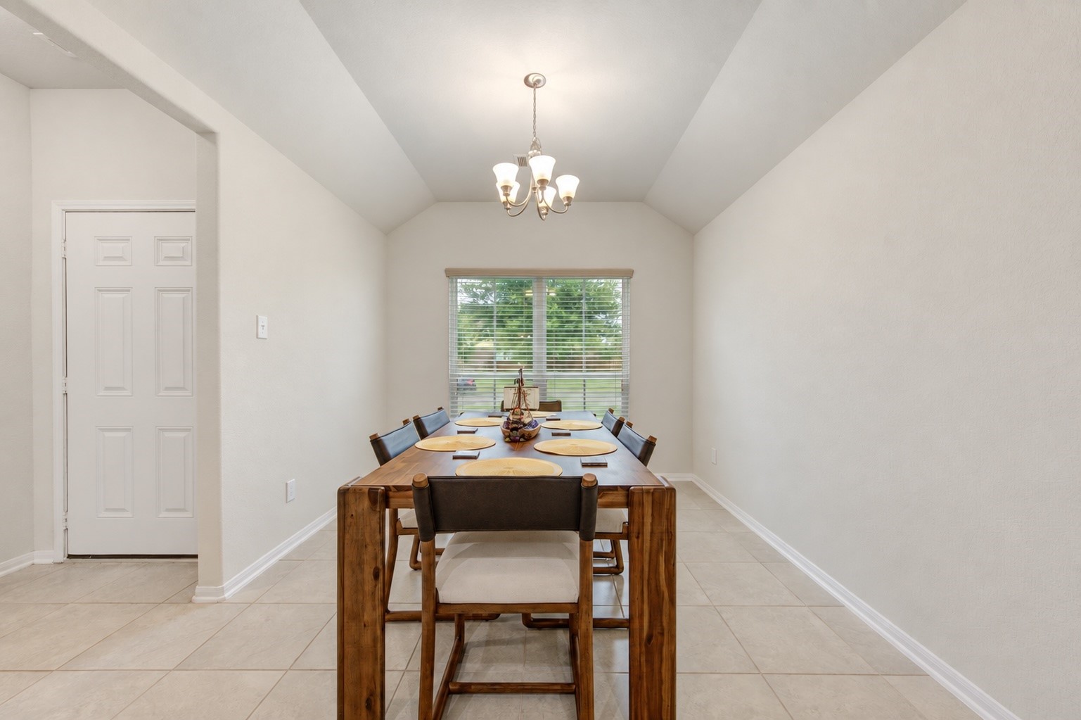 4614 Coopers Hill Trail Property Photo 4