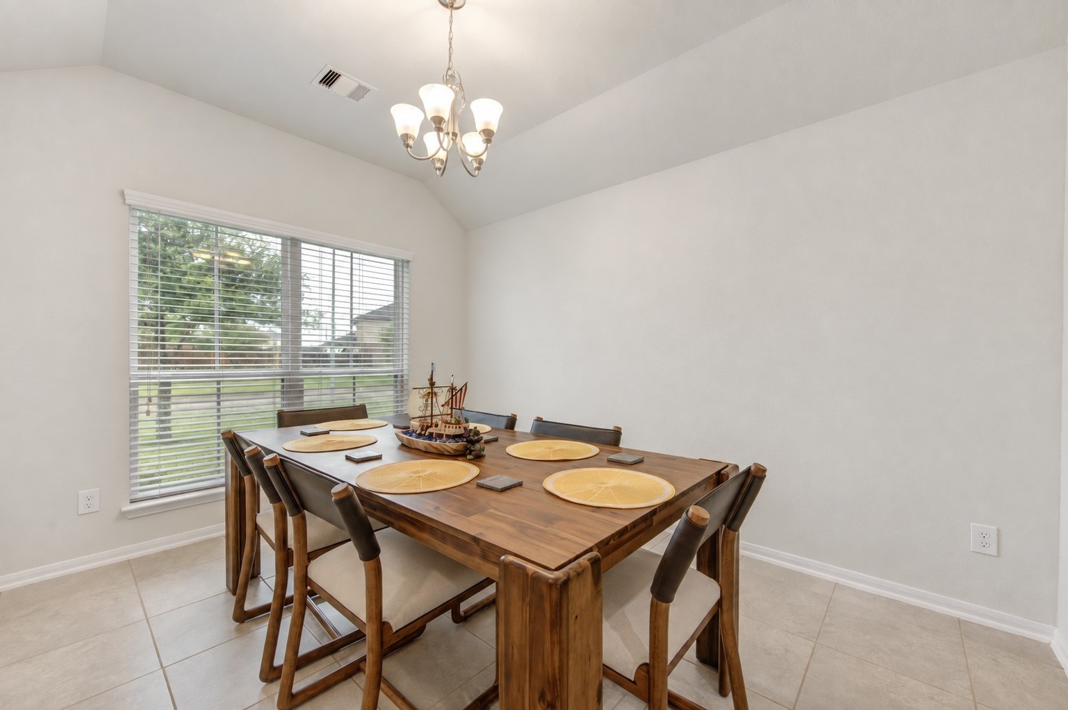 4614 Coopers Hill Trail Property Photo 5