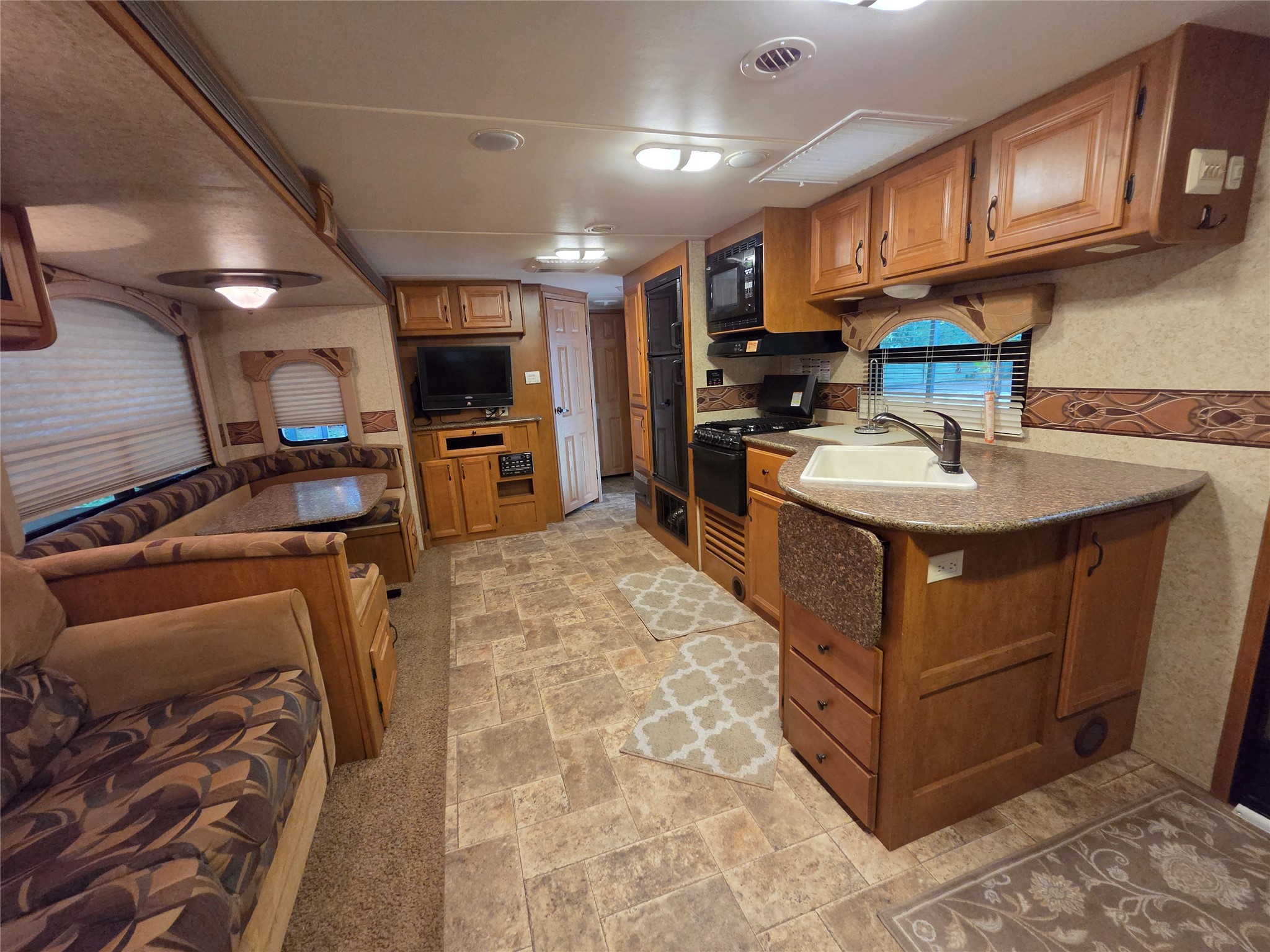 18484 Thomas Street Property Photo 6