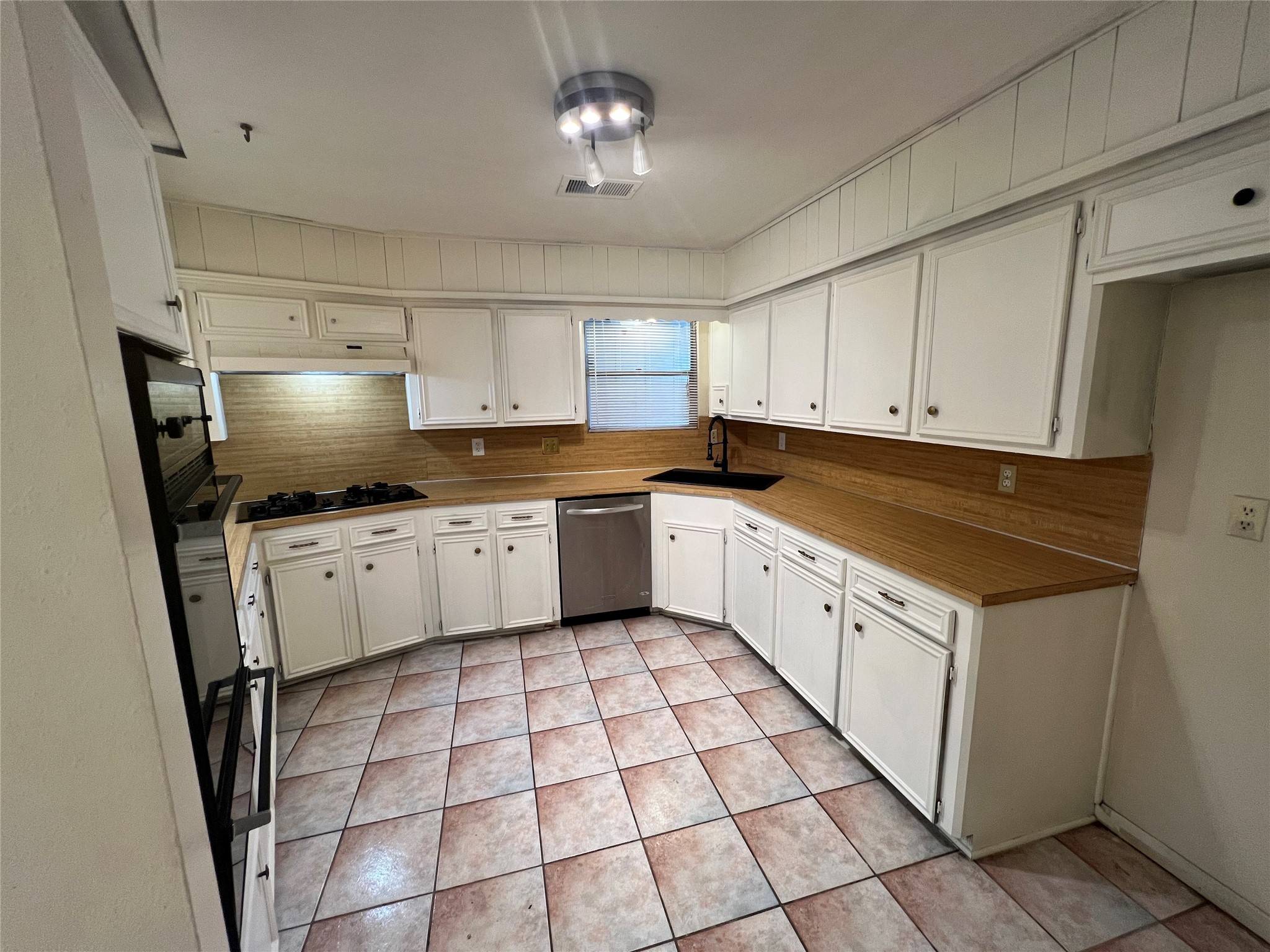 6630 Trigate Drive Property Photo 13