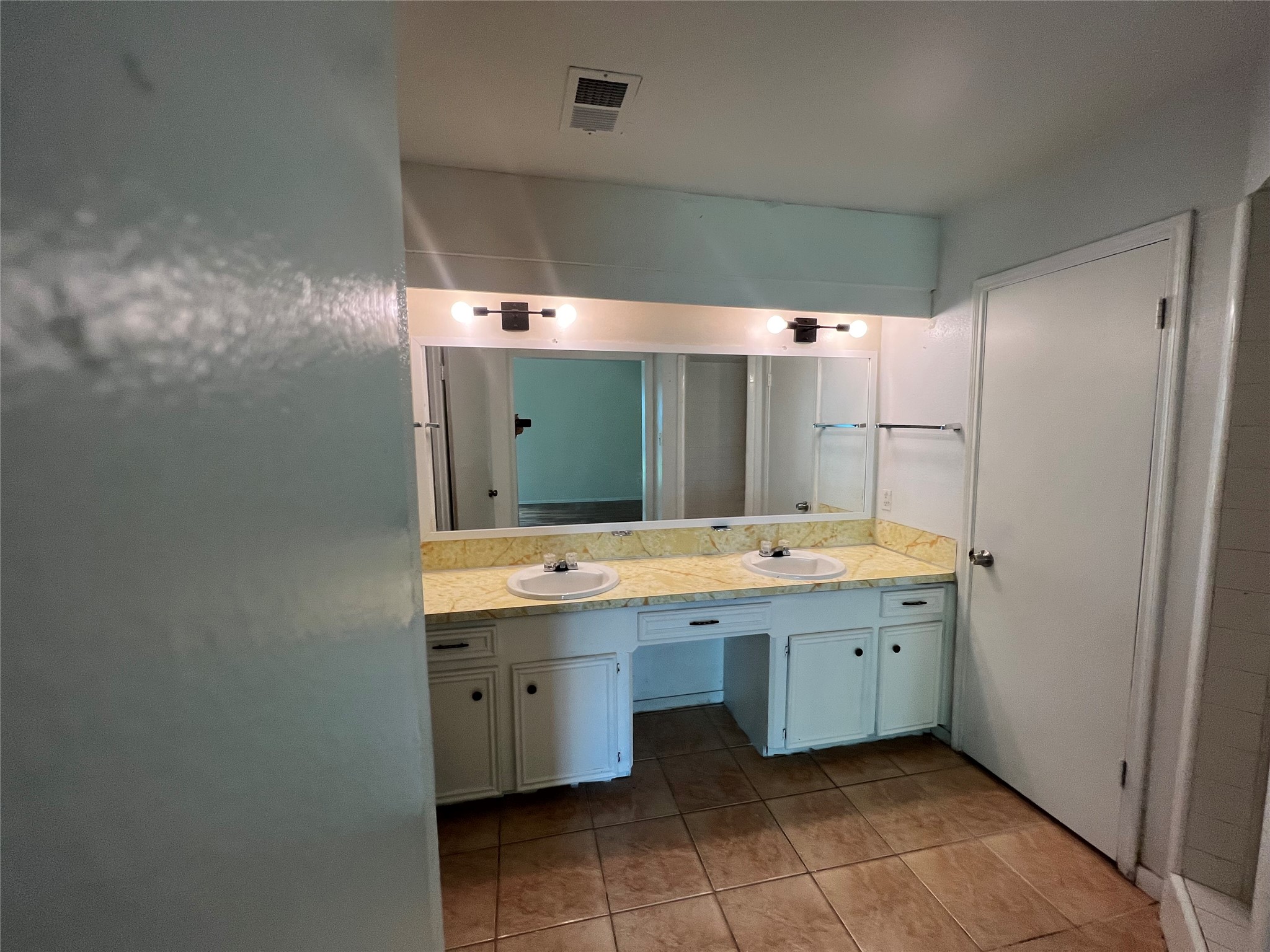 6630 Trigate Drive Property Photo 21