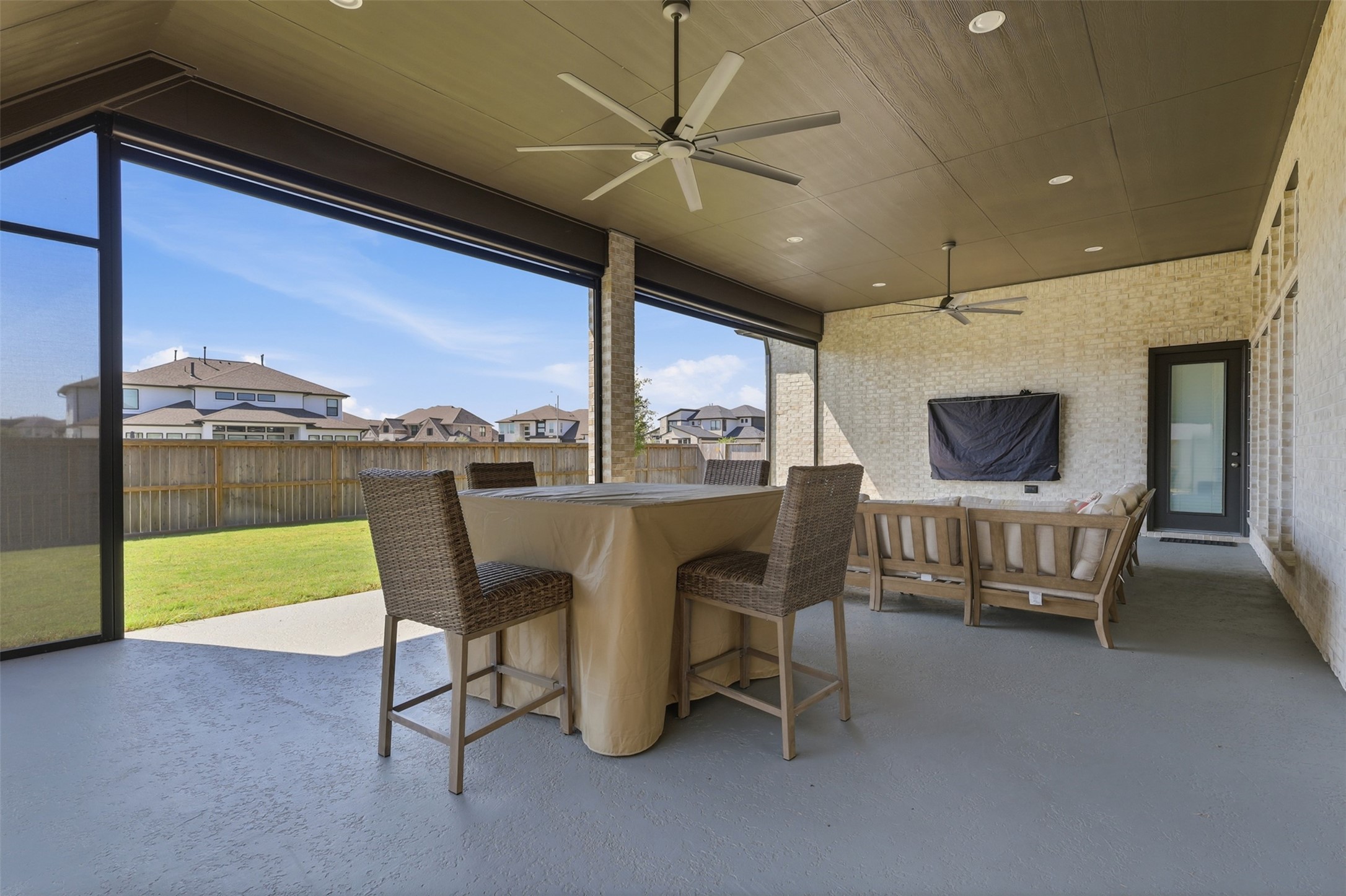 8922 Sierra Nevada Drive Property Photo 3