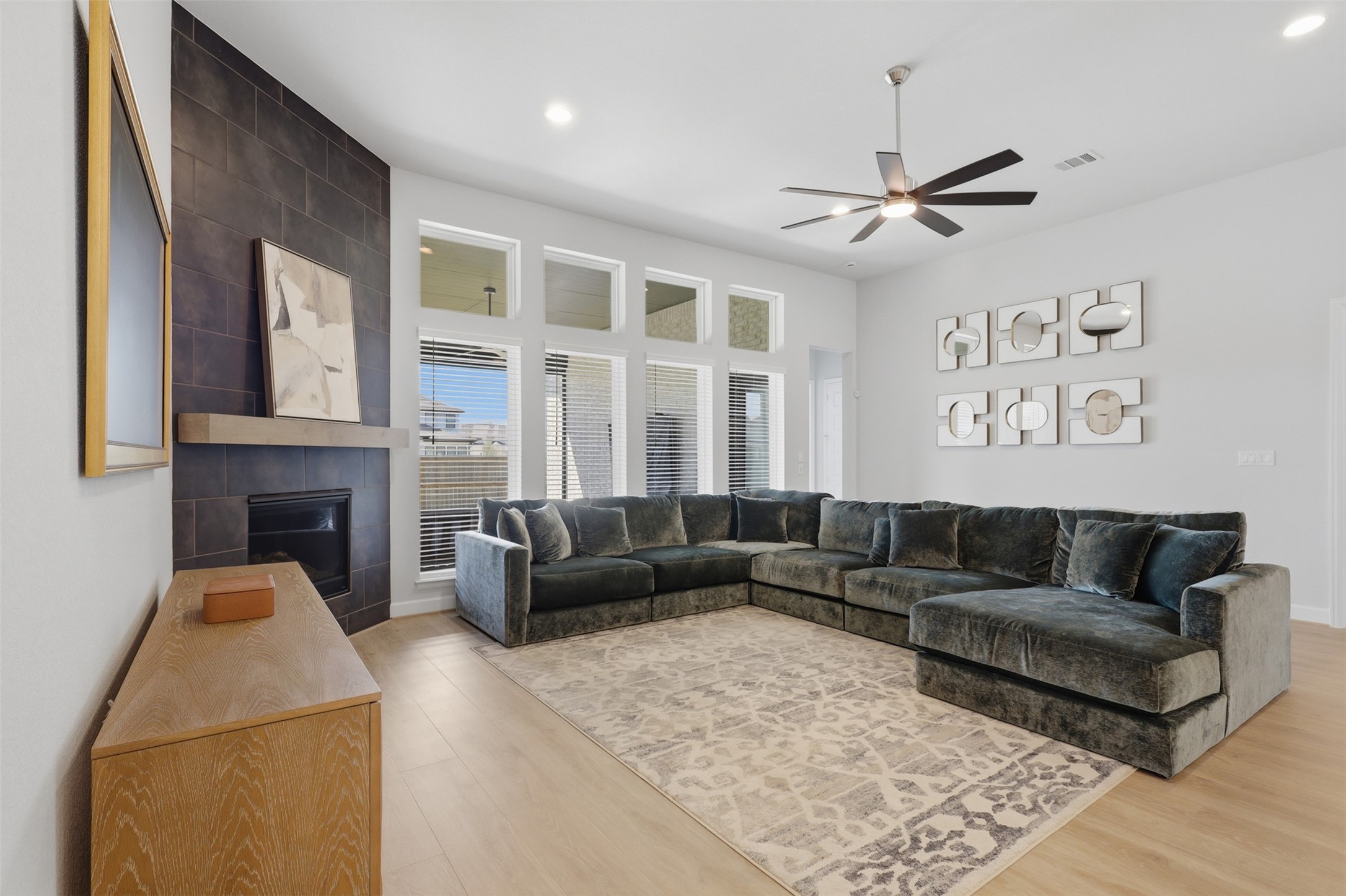 8922 Sierra Nevada Drive Property Photo 11