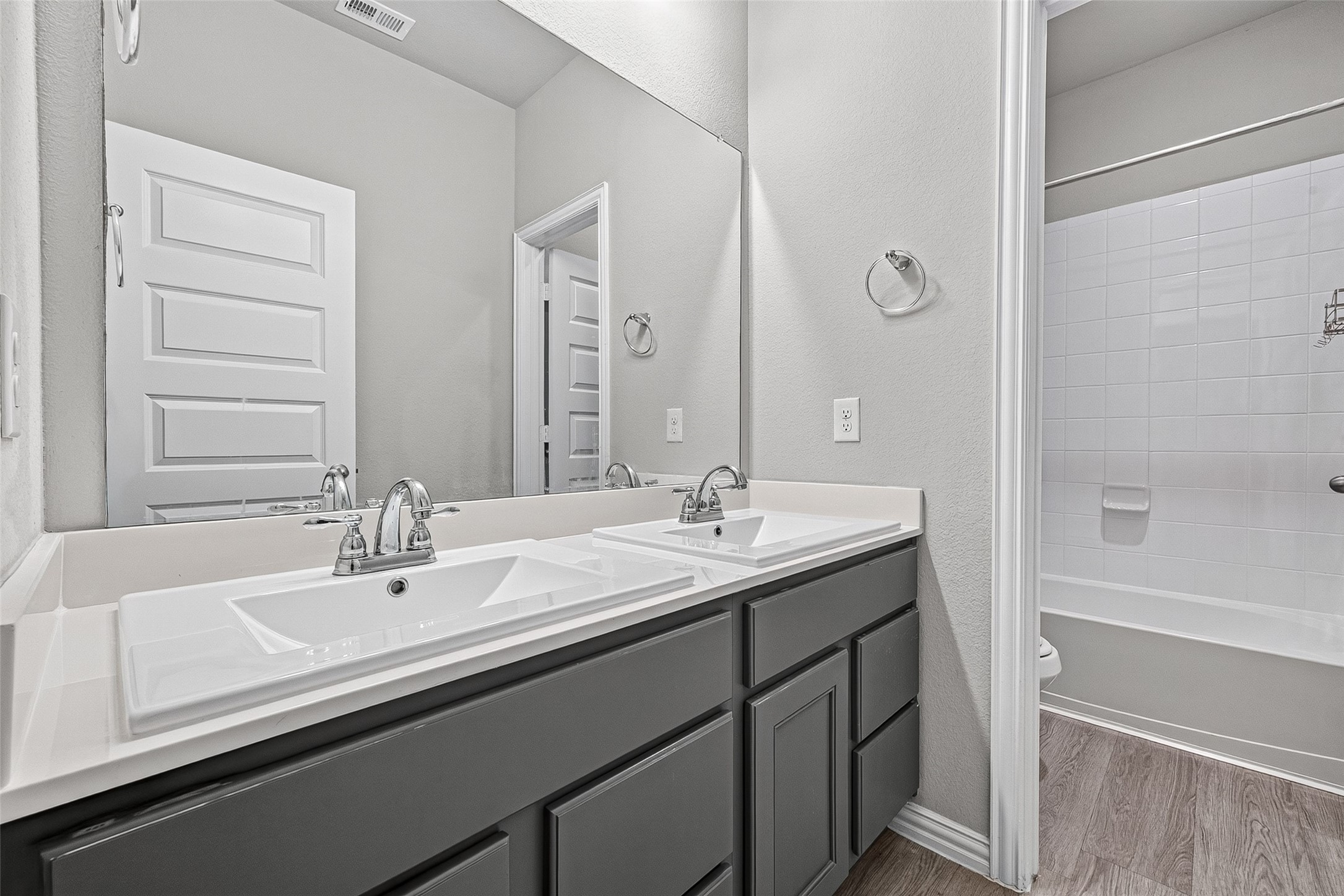 6506 Tiburon Lakes Drive Property Photo 28