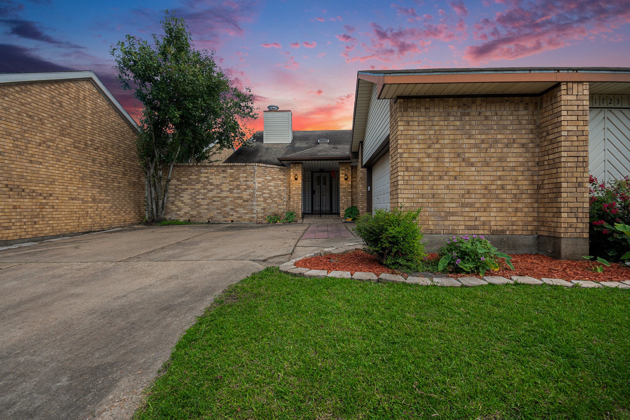 1723 Plumbwood Way Property Photo 1